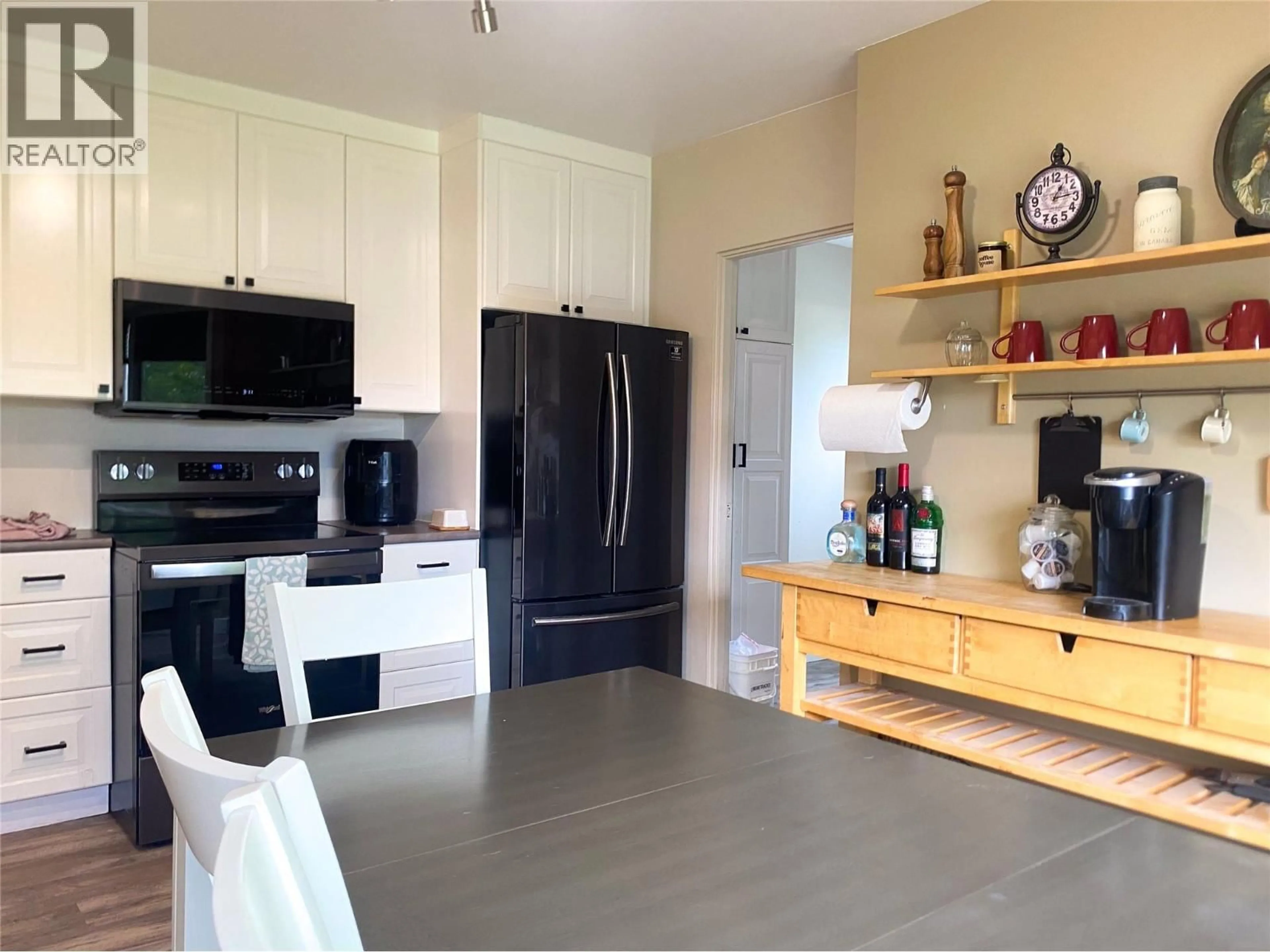 Open concept kitchen, unknown for 849 111 AVENUE, Dawson Creek British Columbia V1G2X1