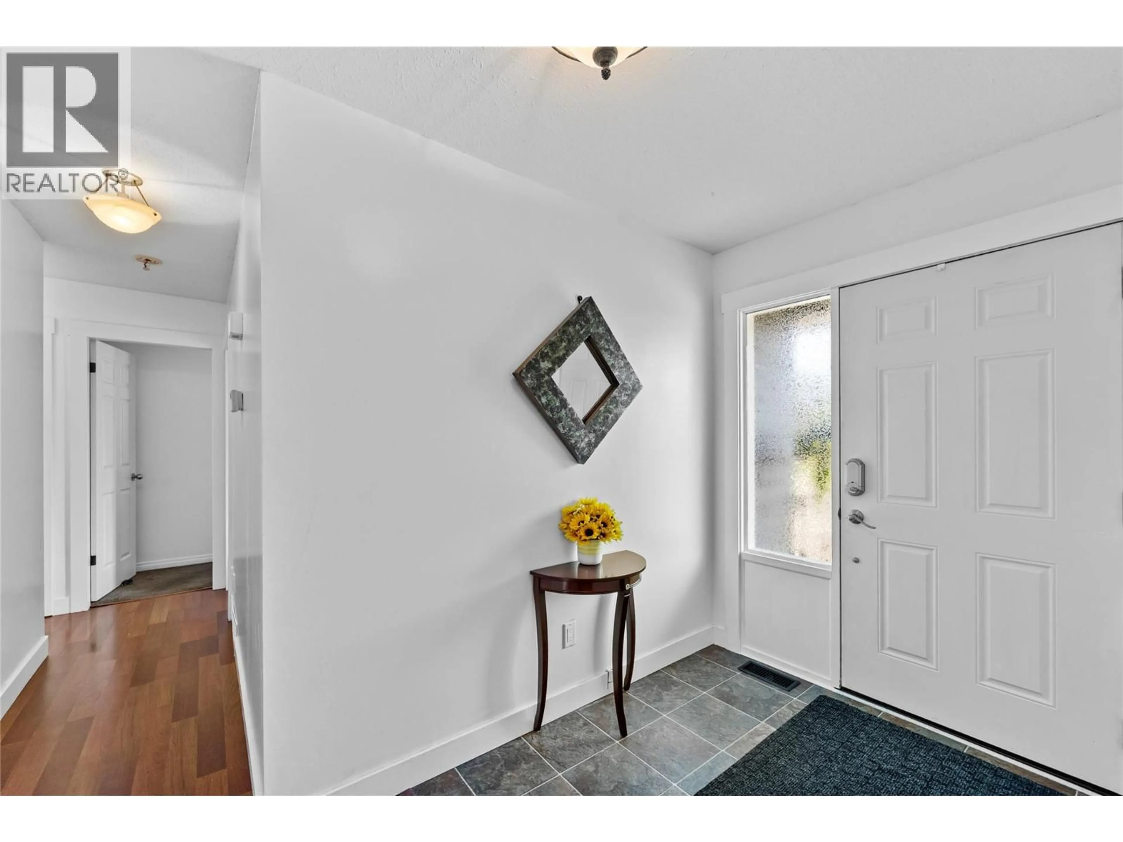 Indoor entryway for 593 BRAEMAR DRIVE, Kamloops British Columbia V1S1H6