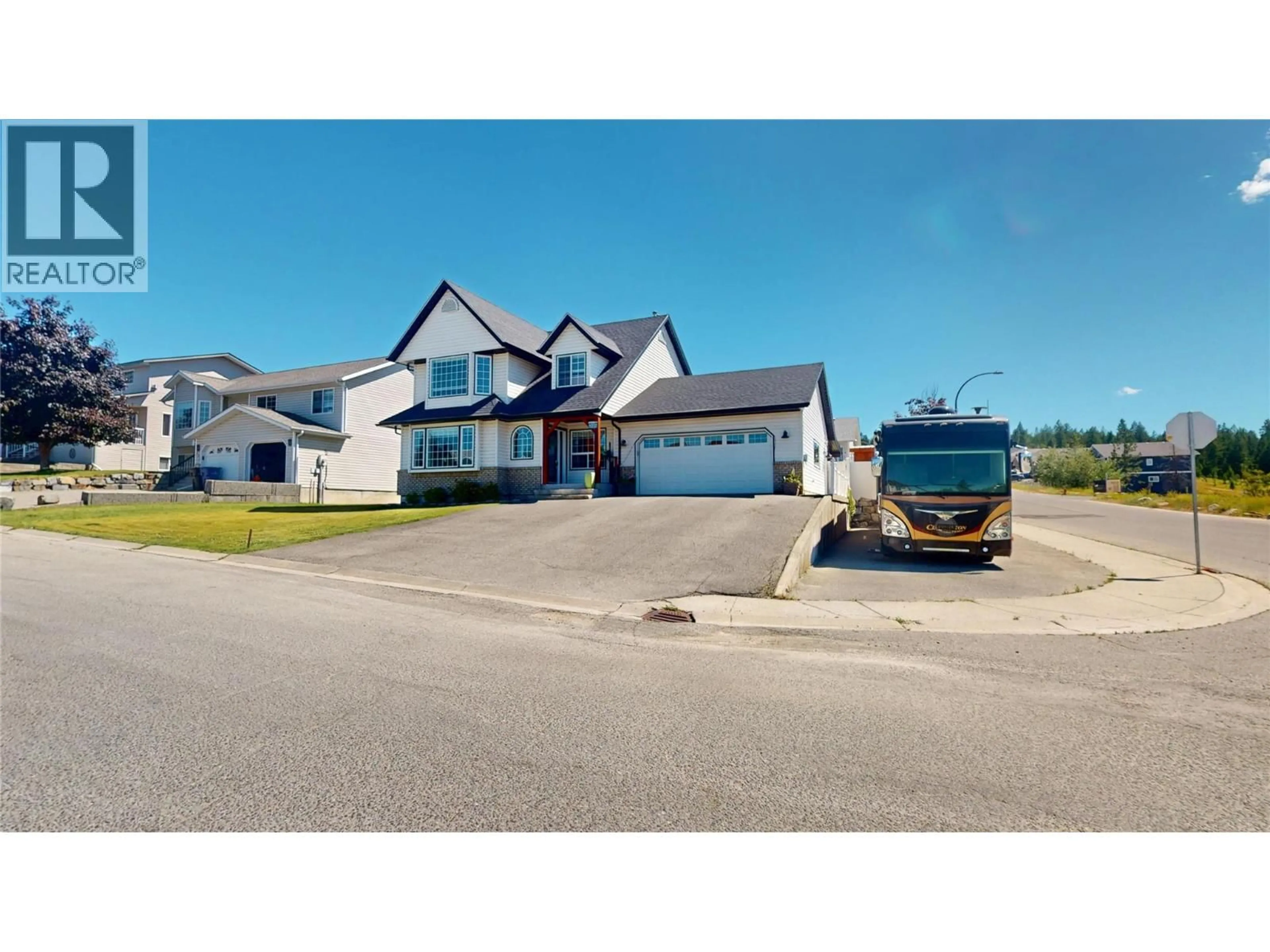A pic from outside/outdoor area/front of a property/back of a property/a pic from drone, street for 101 15TH STREET SOUTH, Cranbrook British Columbia V1C6A6