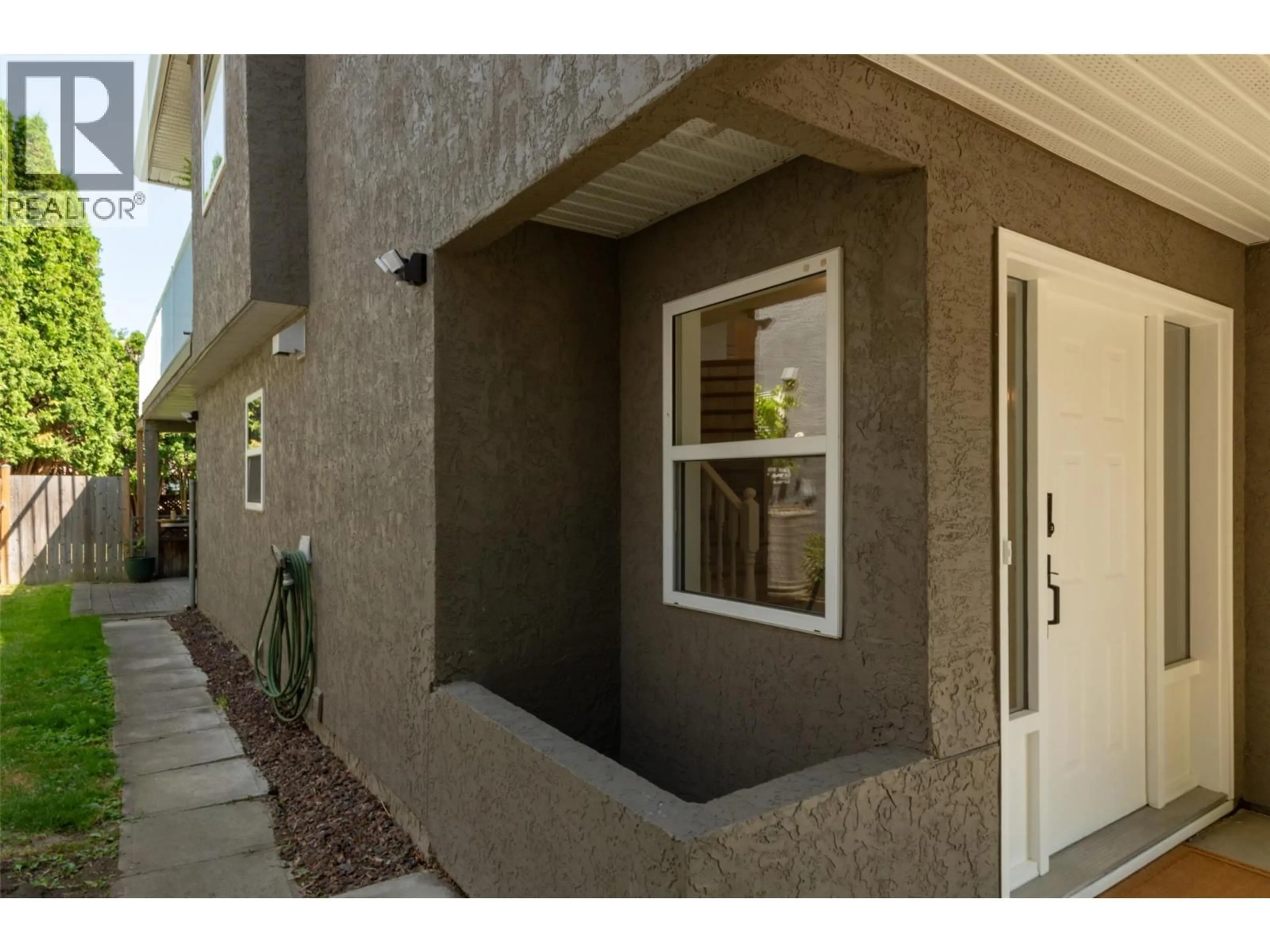 Indoor entryway for 147 SUMMERHILL PLACE, Kelowna British Columbia V1P1M8