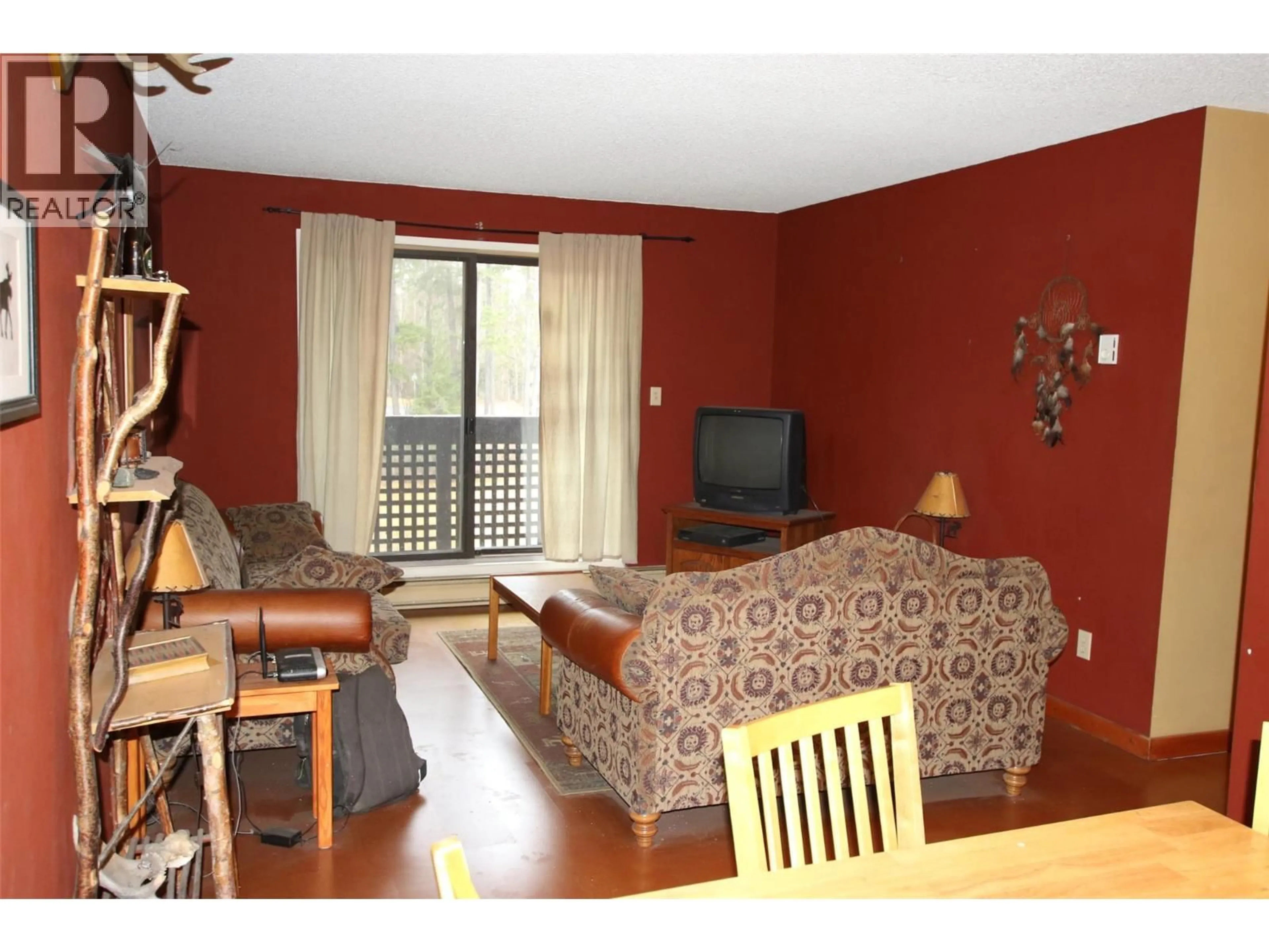 Living room with furniture, wood/laminate floor for 206 - 195 CHAMBERLAIN CRESCENT, Tumbler Ridge British Columbia V0C2W0