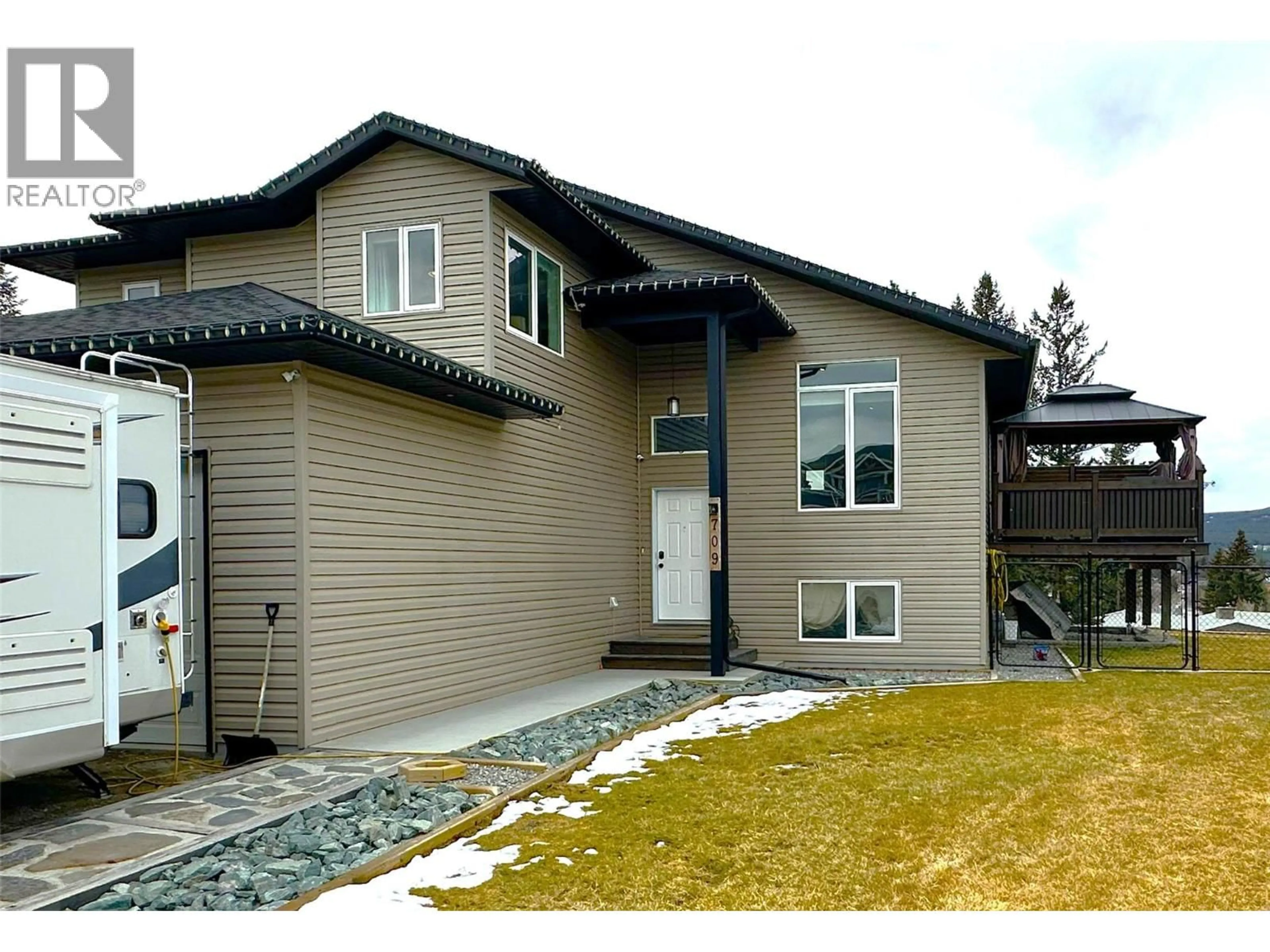 Home with vinyl exterior material, street for 709 22ND AVENUE SOUTH, Cranbrook British Columbia V1C6Y7