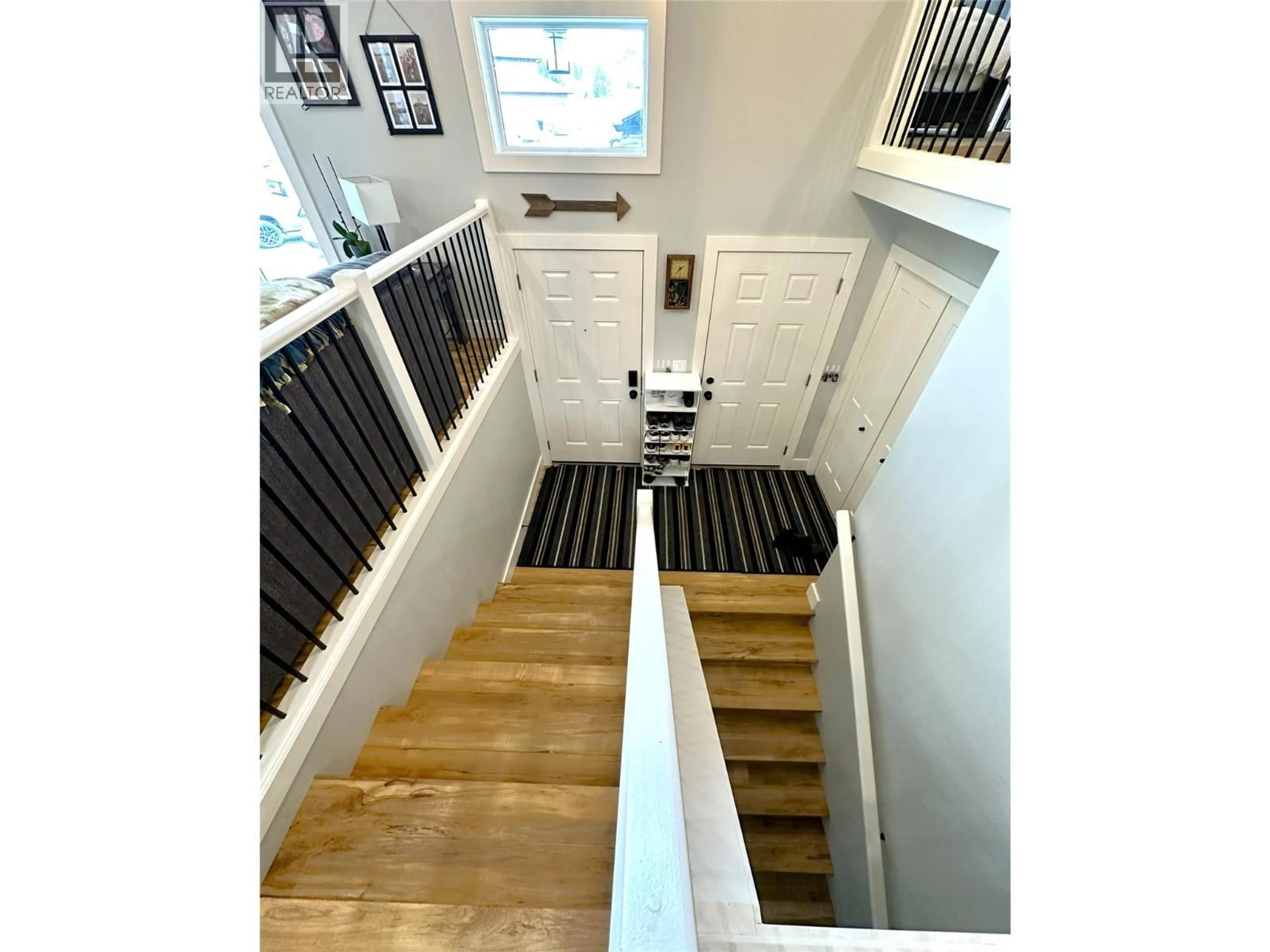 Stairs for 709 22ND AVENUE SOUTH, Cranbrook British Columbia V1C6Y7