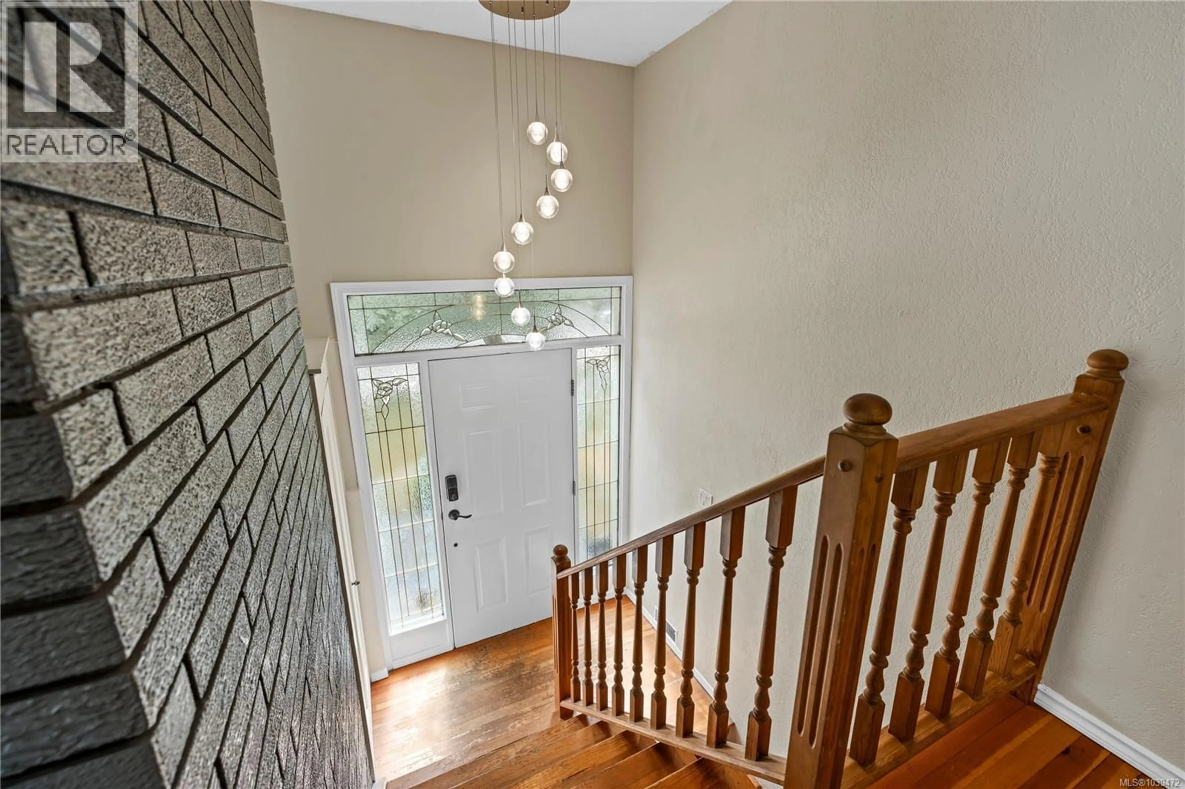 Indoor entryway for 3348 DEPARTURE BAY ROAD, Nanaimo British Columbia V9T1B4