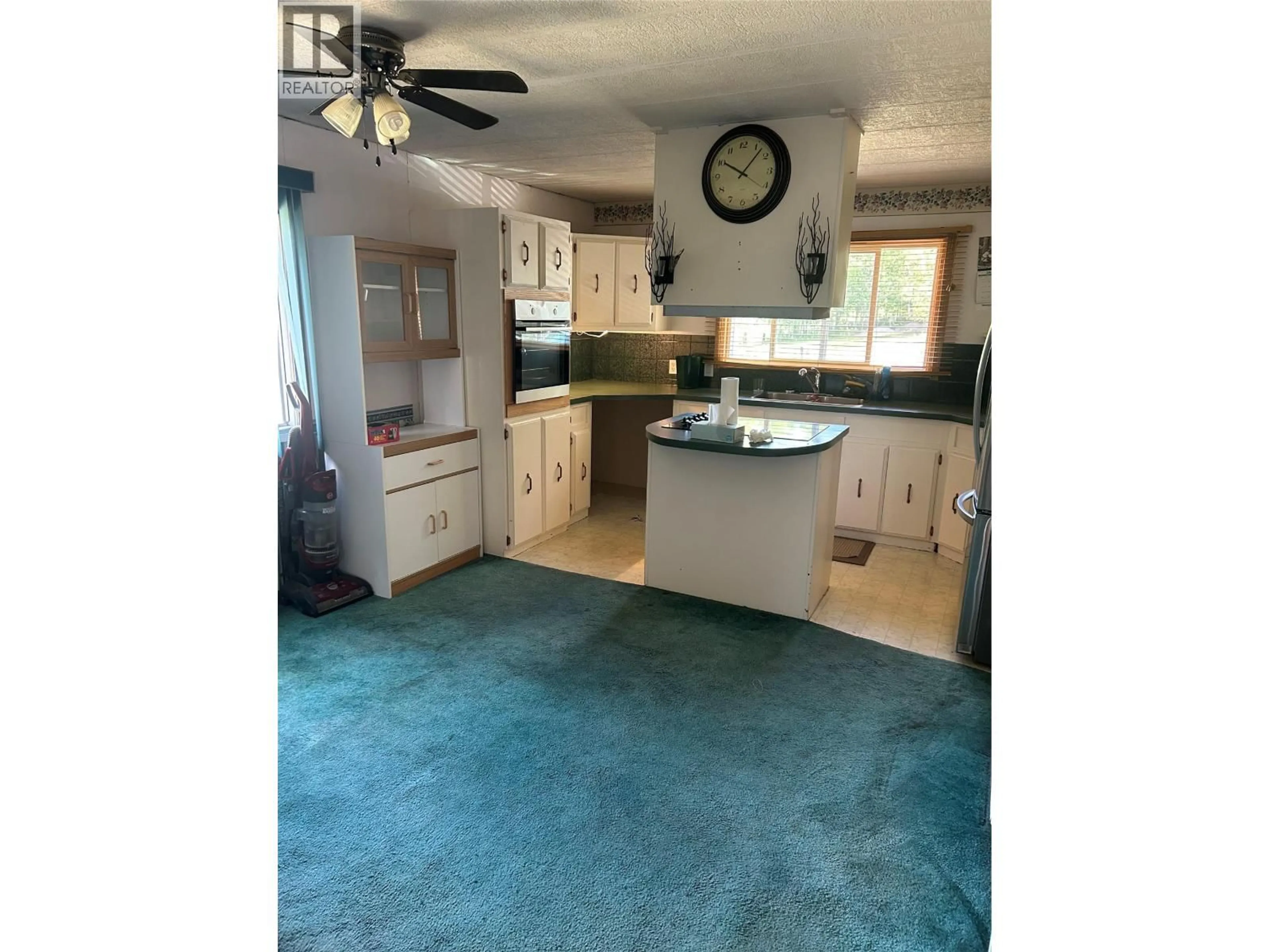 Open concept kitchen, unknown for 3939 WEILAND ROAD, Chetwynd British Columbia V0C1J0