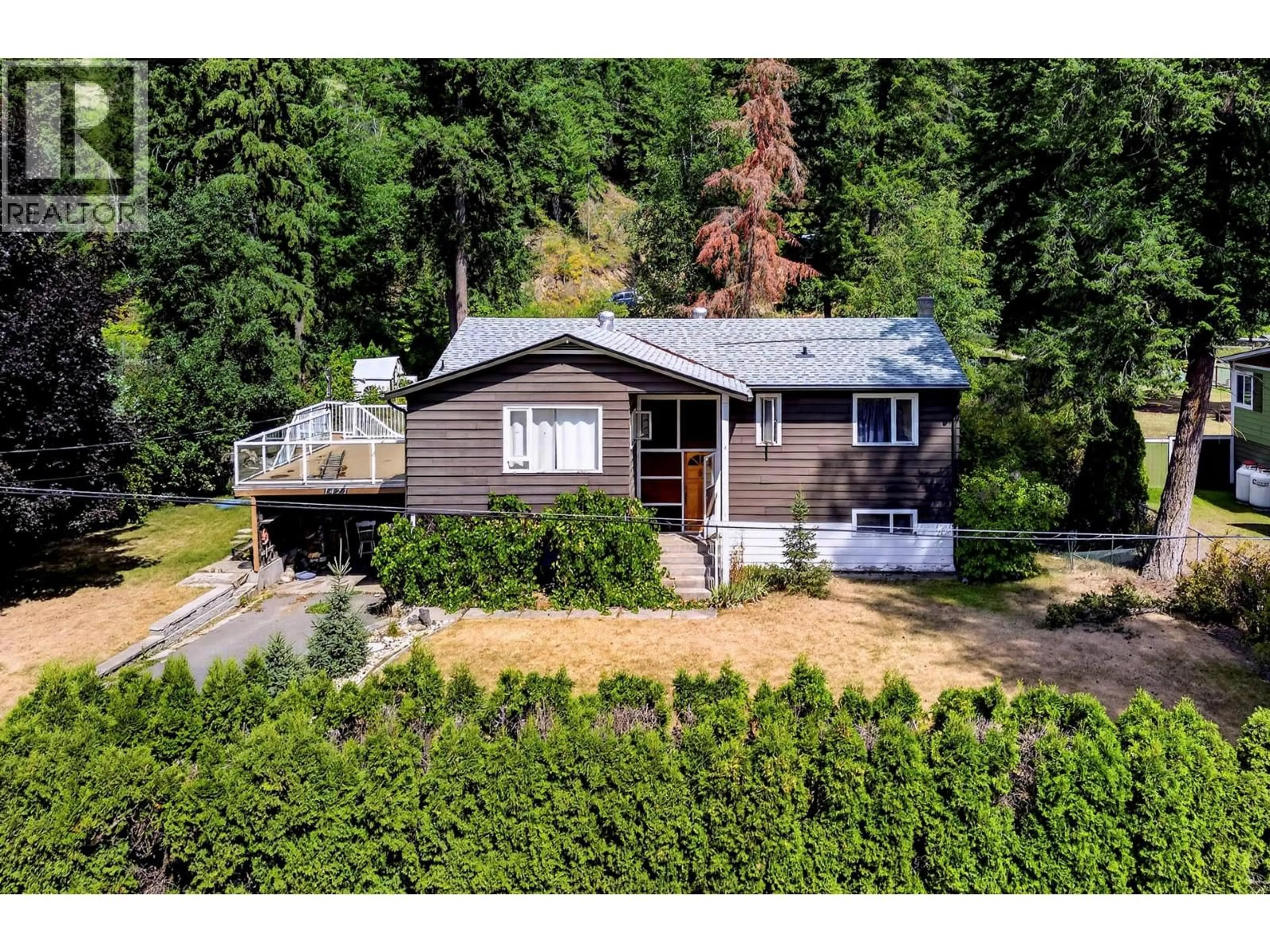 A pic from outside/outdoor area/front of a property/back of a property/a pic from drone, unknown for 1421 DAVY ROAD, Clearwater British Columbia V0E1N0