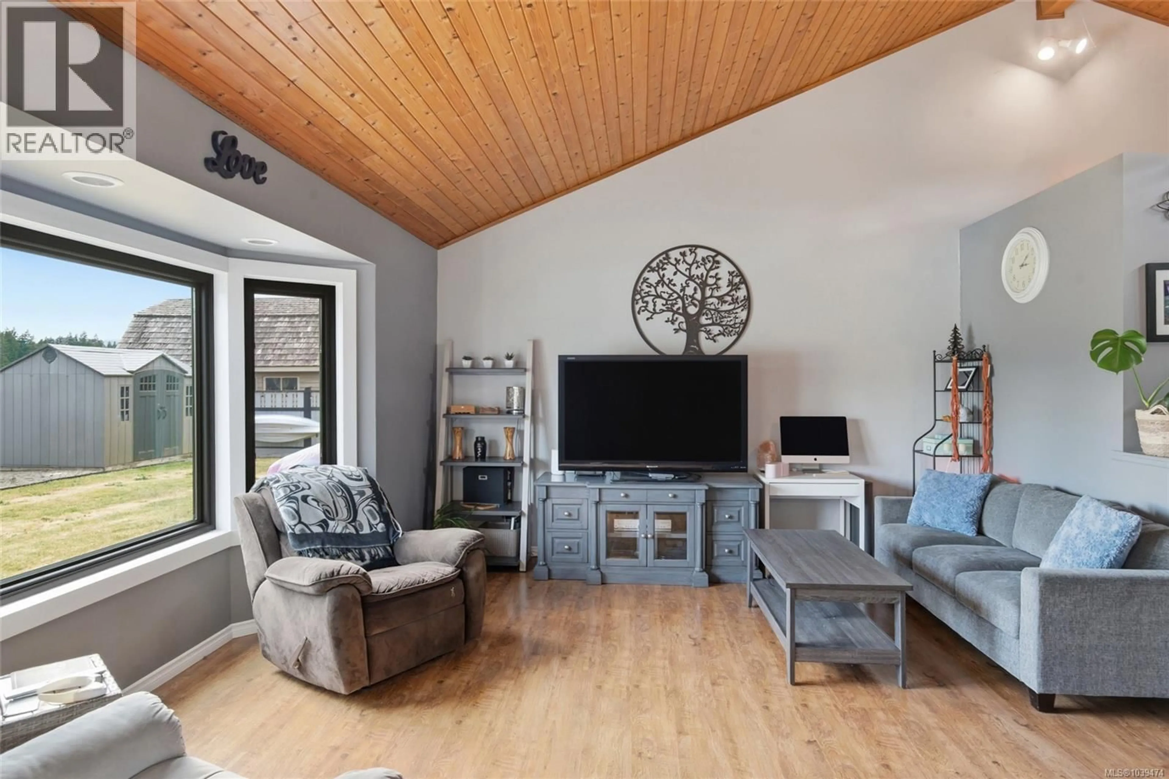 Living room with furniture, wood/laminate floor for 3092 NIXON STREET, Port Alberni British Columbia V9Y8S2
