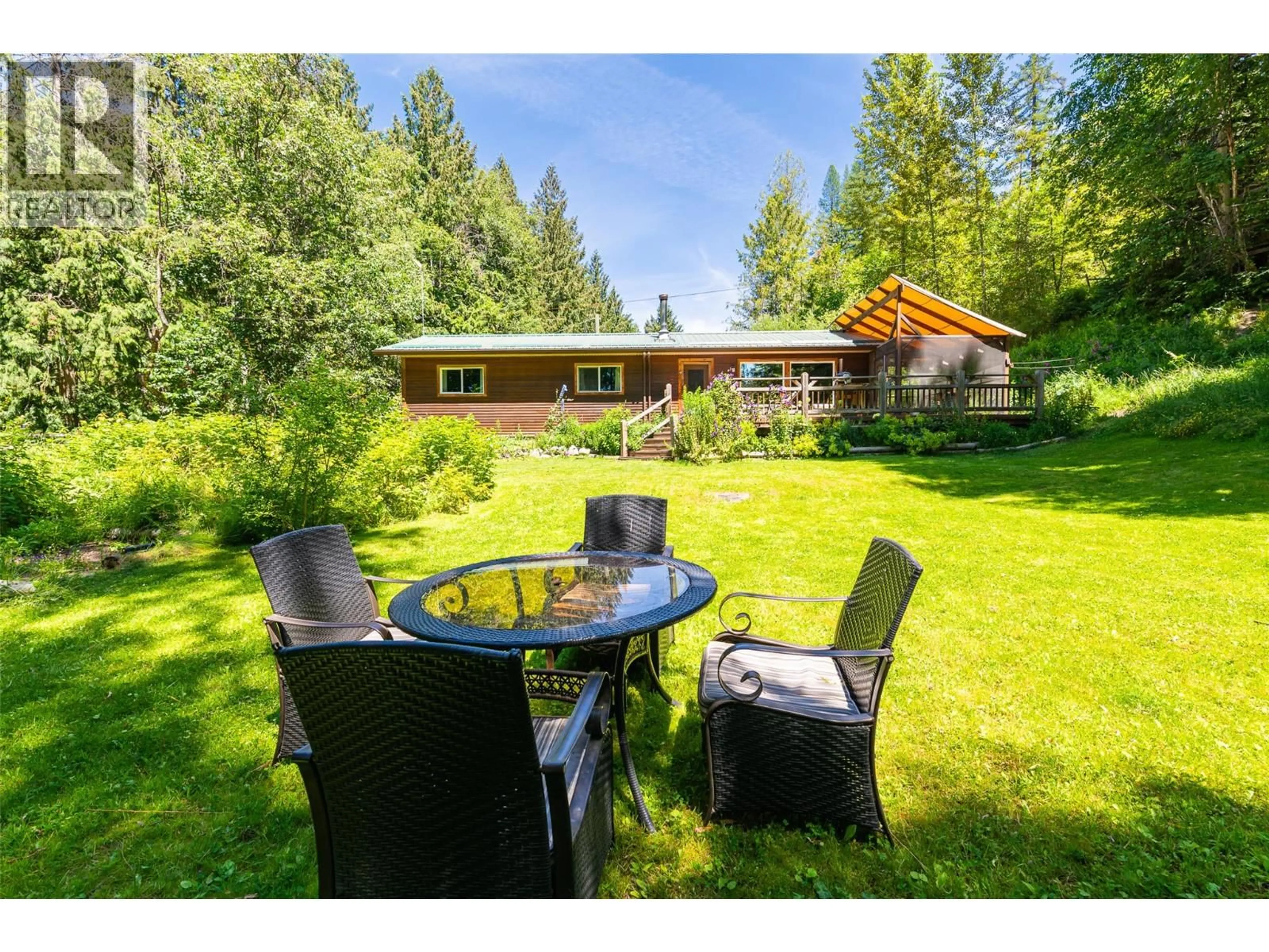 Patio, unknown for 5520 DUCK CREEK ROAD, Wynndel British Columbia V0B2N2
