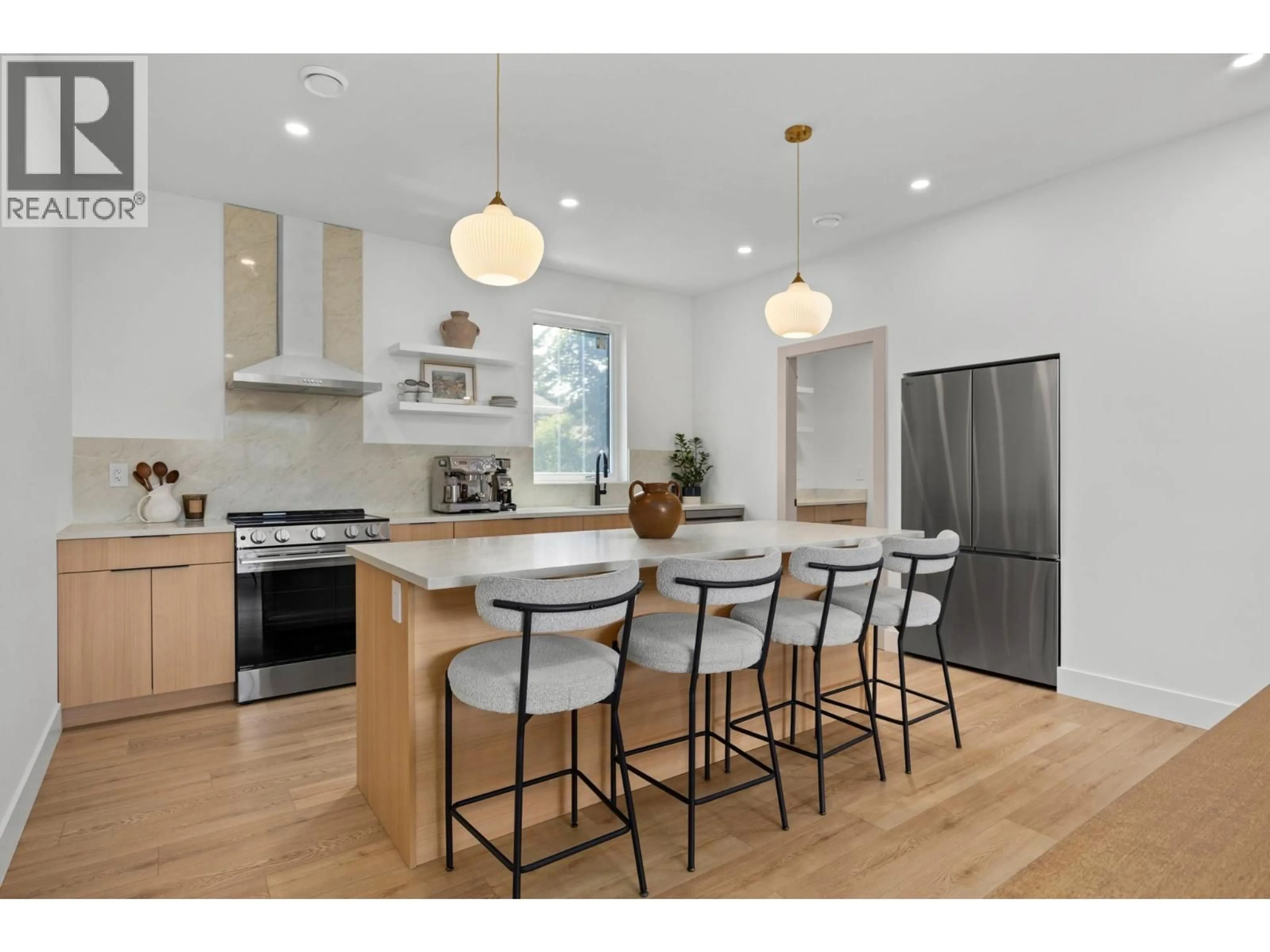 Open concept kitchen, wood/laminate floor for 3 - 1506 39A AVENUE, Vernon British Columbia V1Y7N2