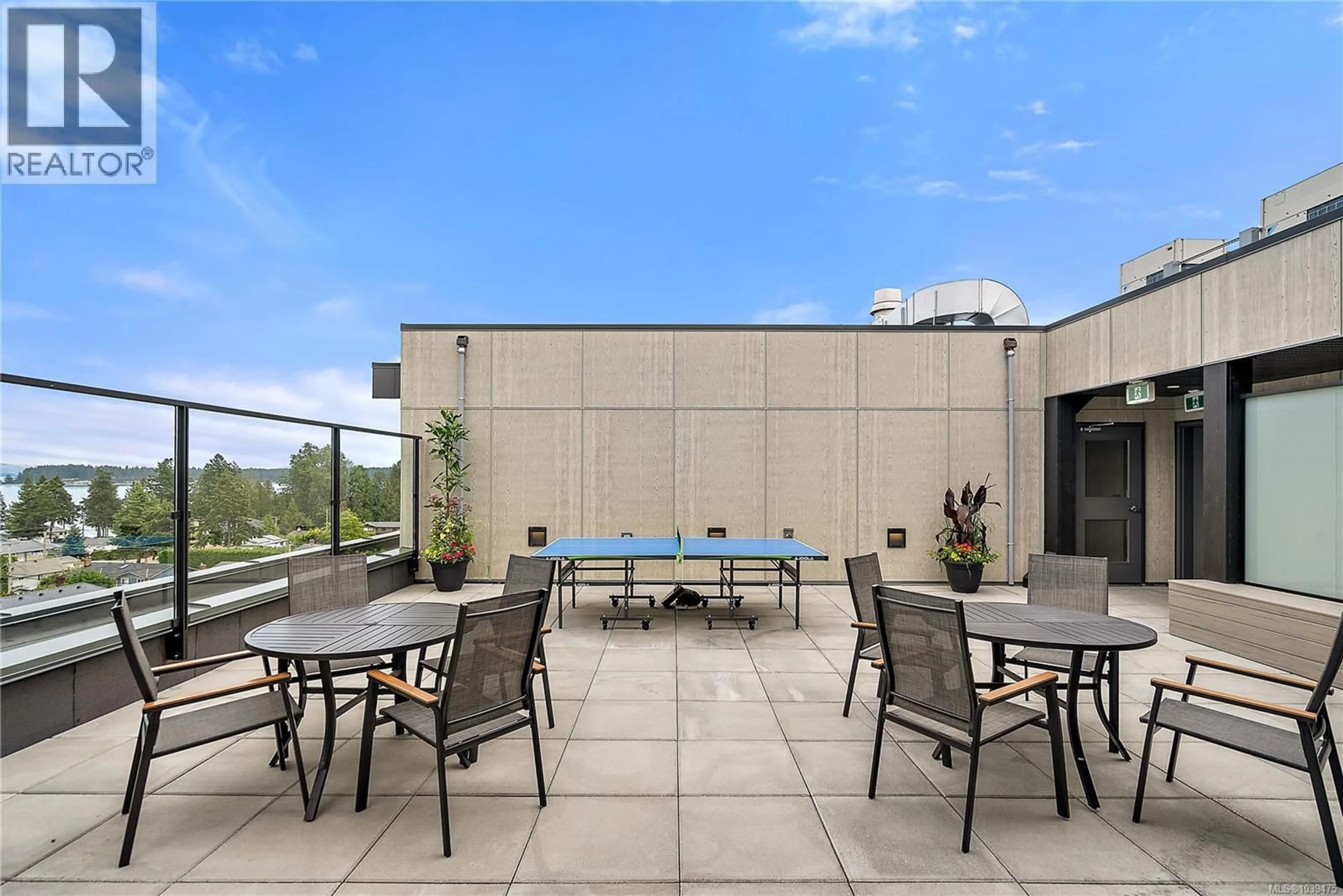 Patio, building for 201 - 2520 HACKETT CRESCENT, Central Saanich British Columbia V8M0C5