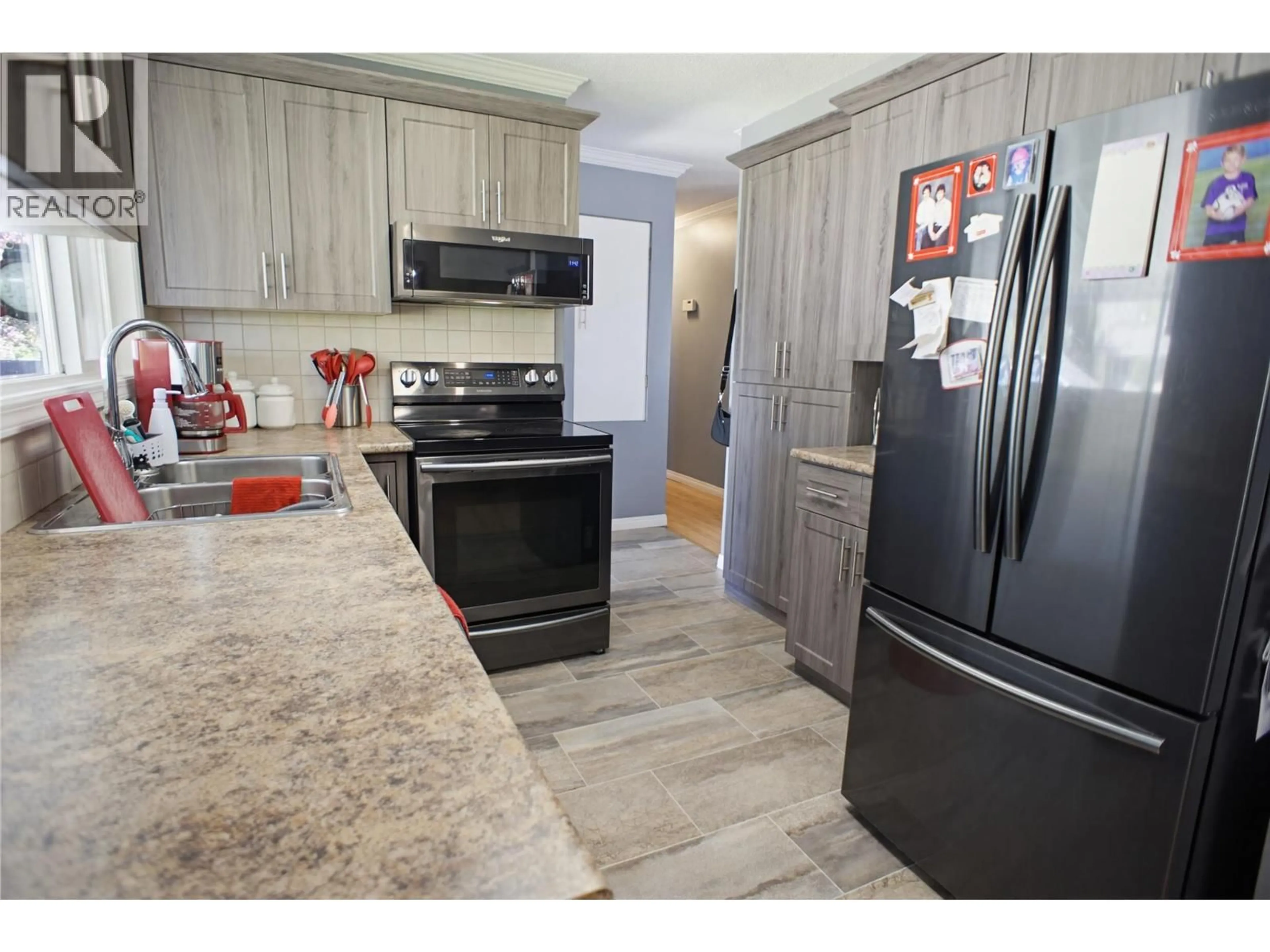 Open concept kitchen, unknown for 1684 GREENFIELD AVENUE, Kamloops British Columbia V2B4N6