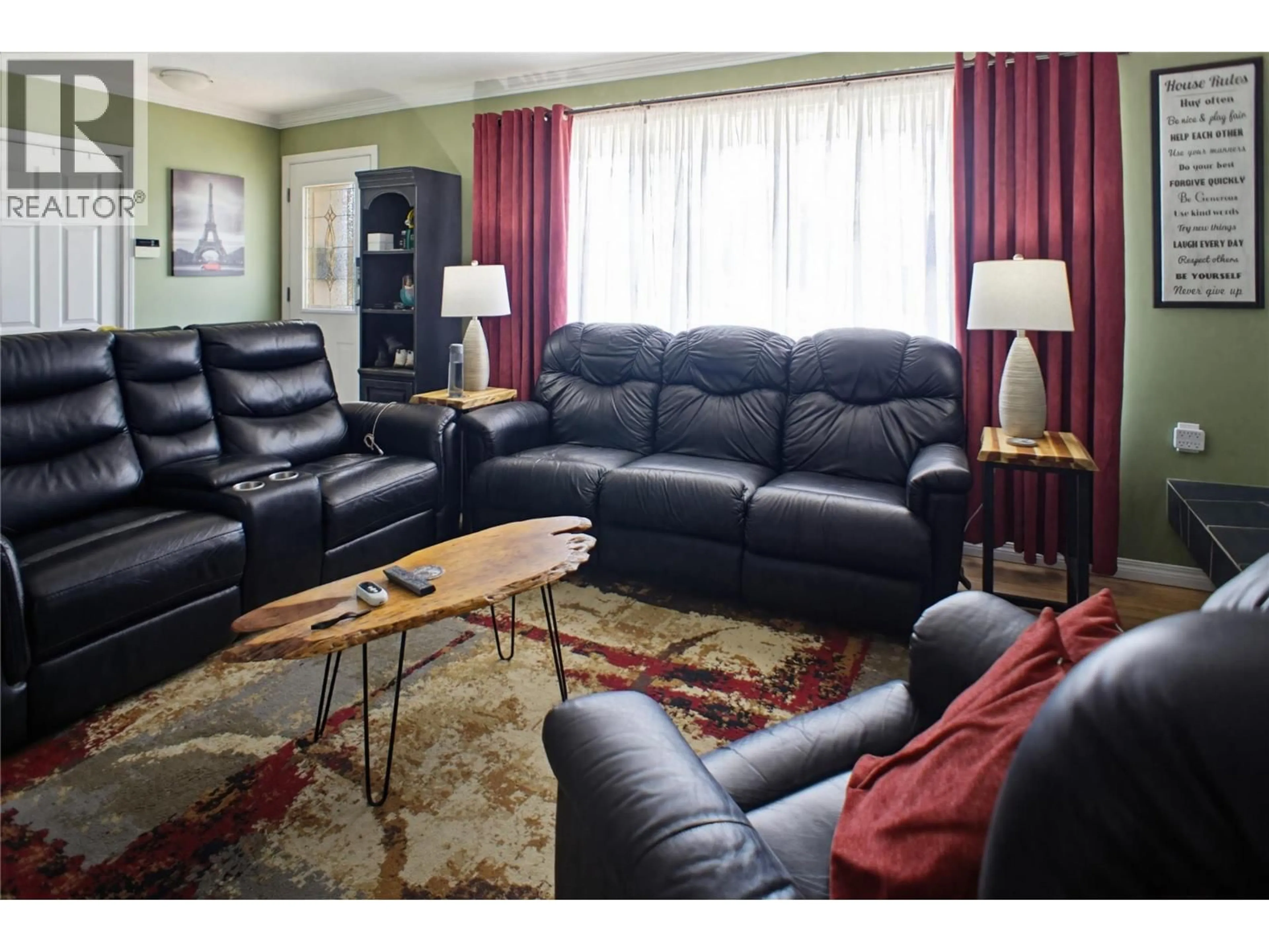 Living room with furniture, unknown for 1684 GREENFIELD AVENUE, Kamloops British Columbia V2B4N6