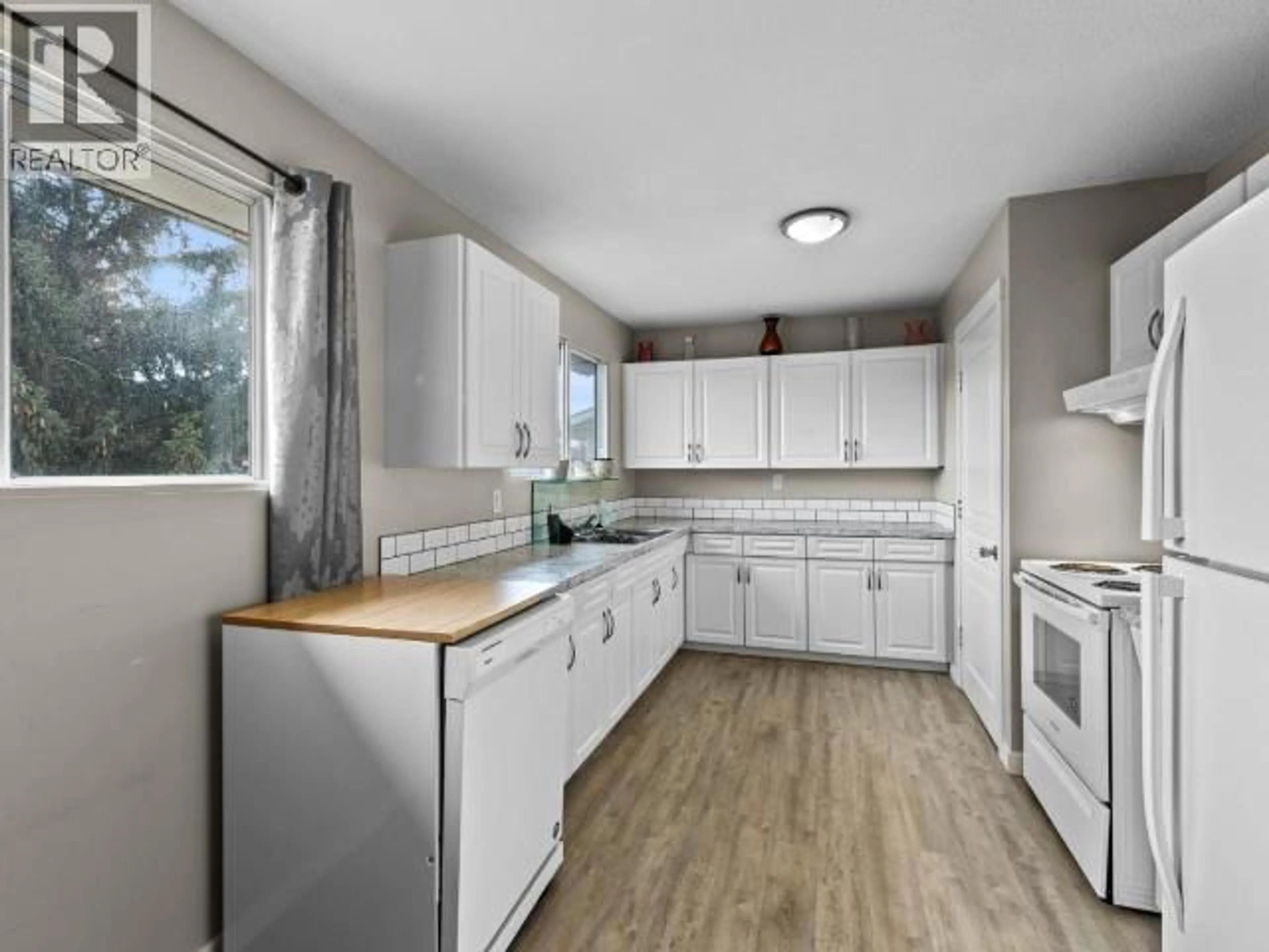 Standard kitchen, unknown for 948 RYAN PLACE, Kamloops British Columbia V2B4T5