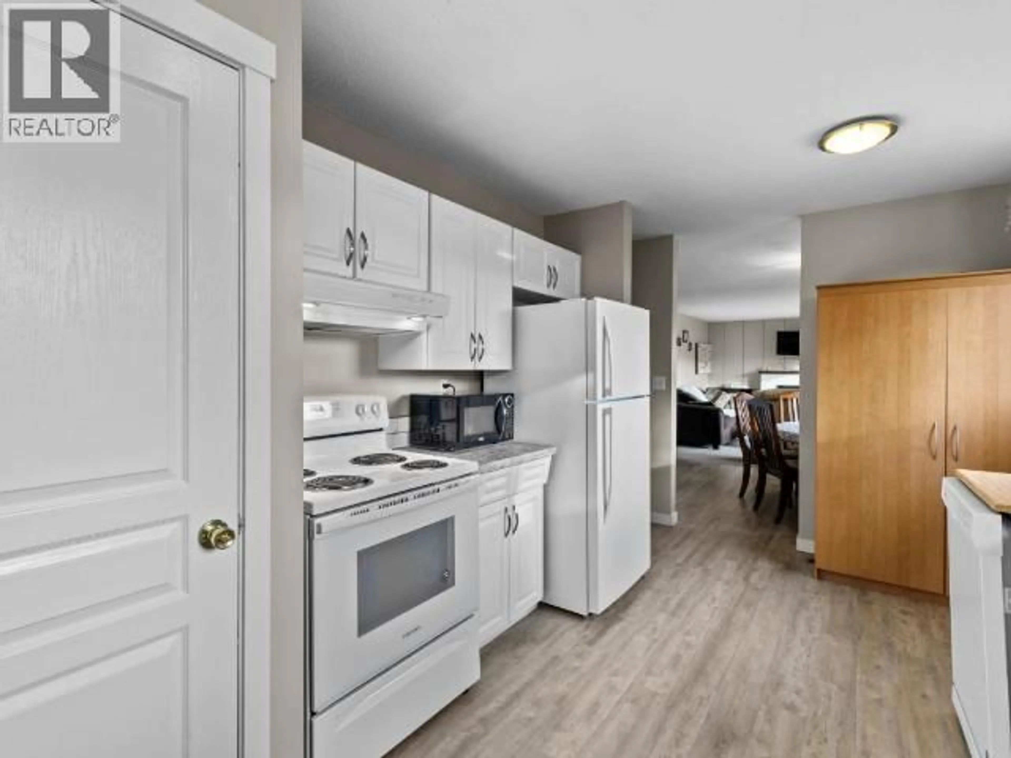 Standard kitchen, unknown for 948 RYAN PLACE, Kamloops British Columbia V2B4T5