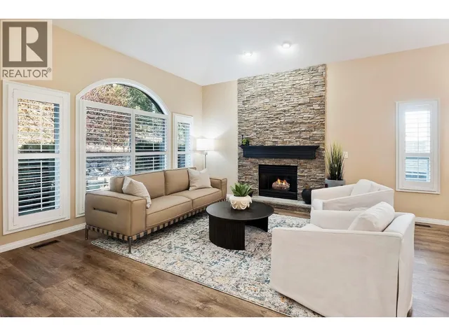 3907 GALLAGHERS CIRCLE, Kelowna 2