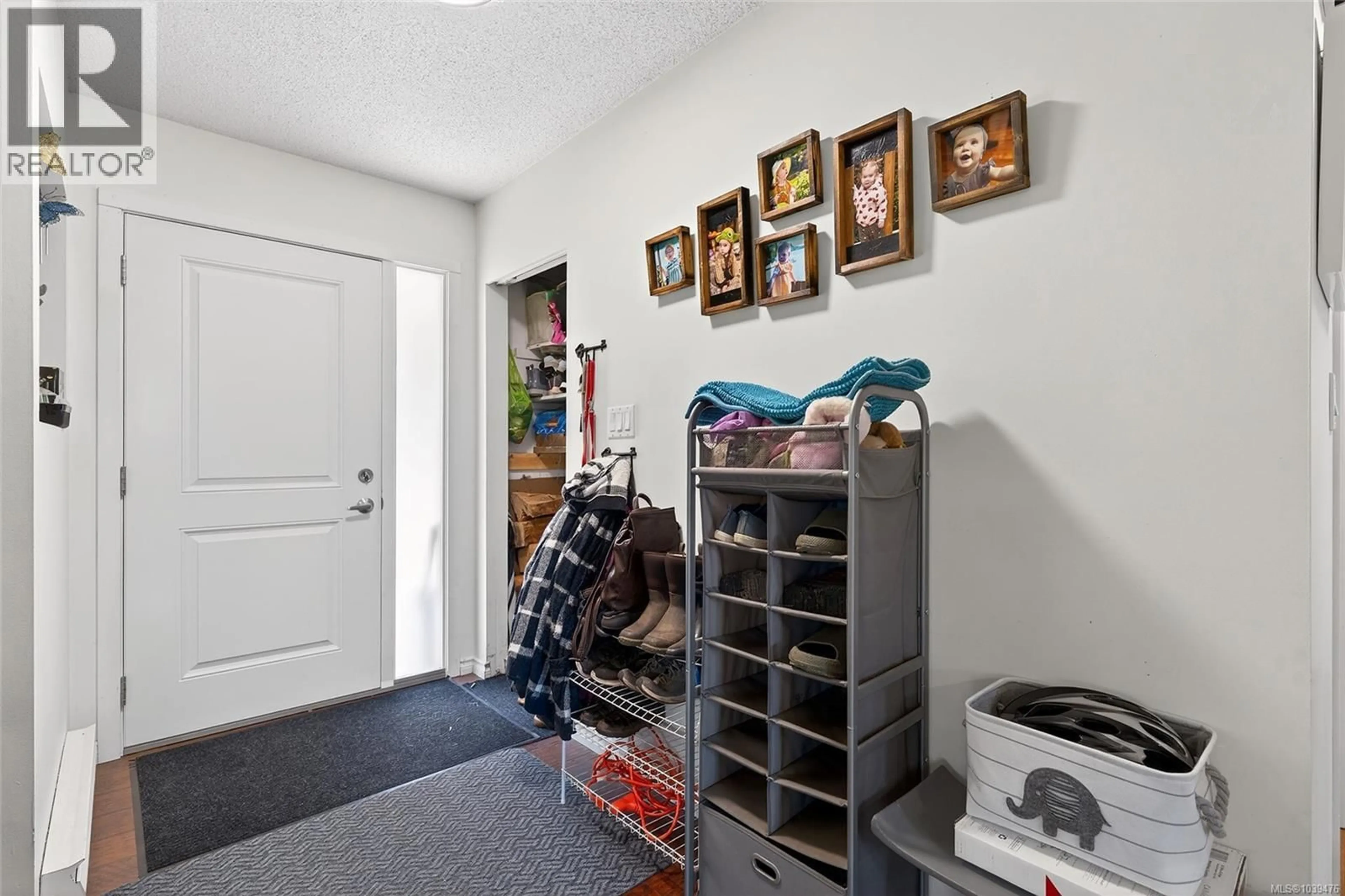 Indoor entryway for 2411 TINTERN ROAD, Coombs British Columbia V0R1M0