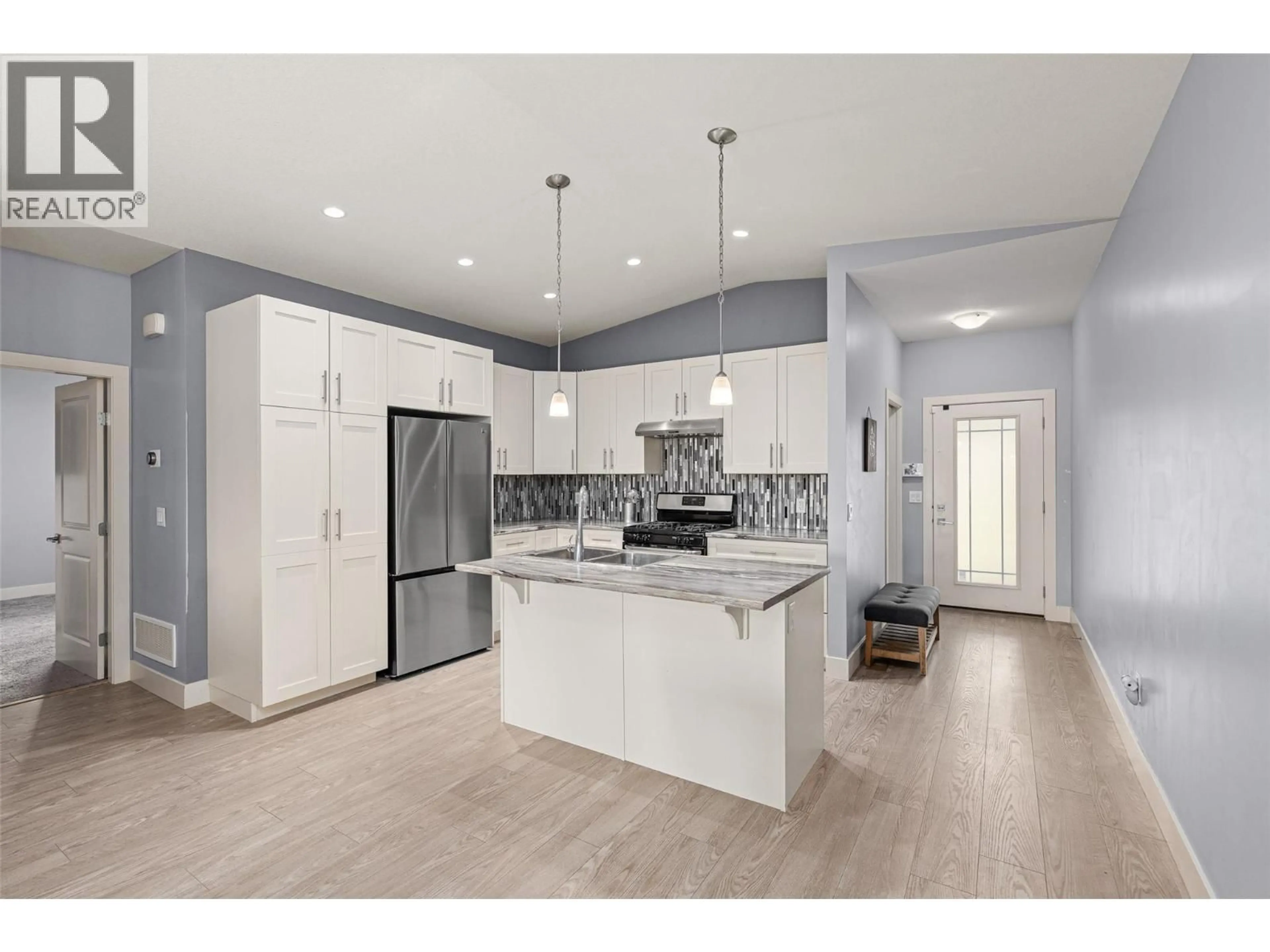 Open concept kitchen, unknown for 5015 TWINFLOWER CRESCENT, Kelowna British Columbia V1W5L8