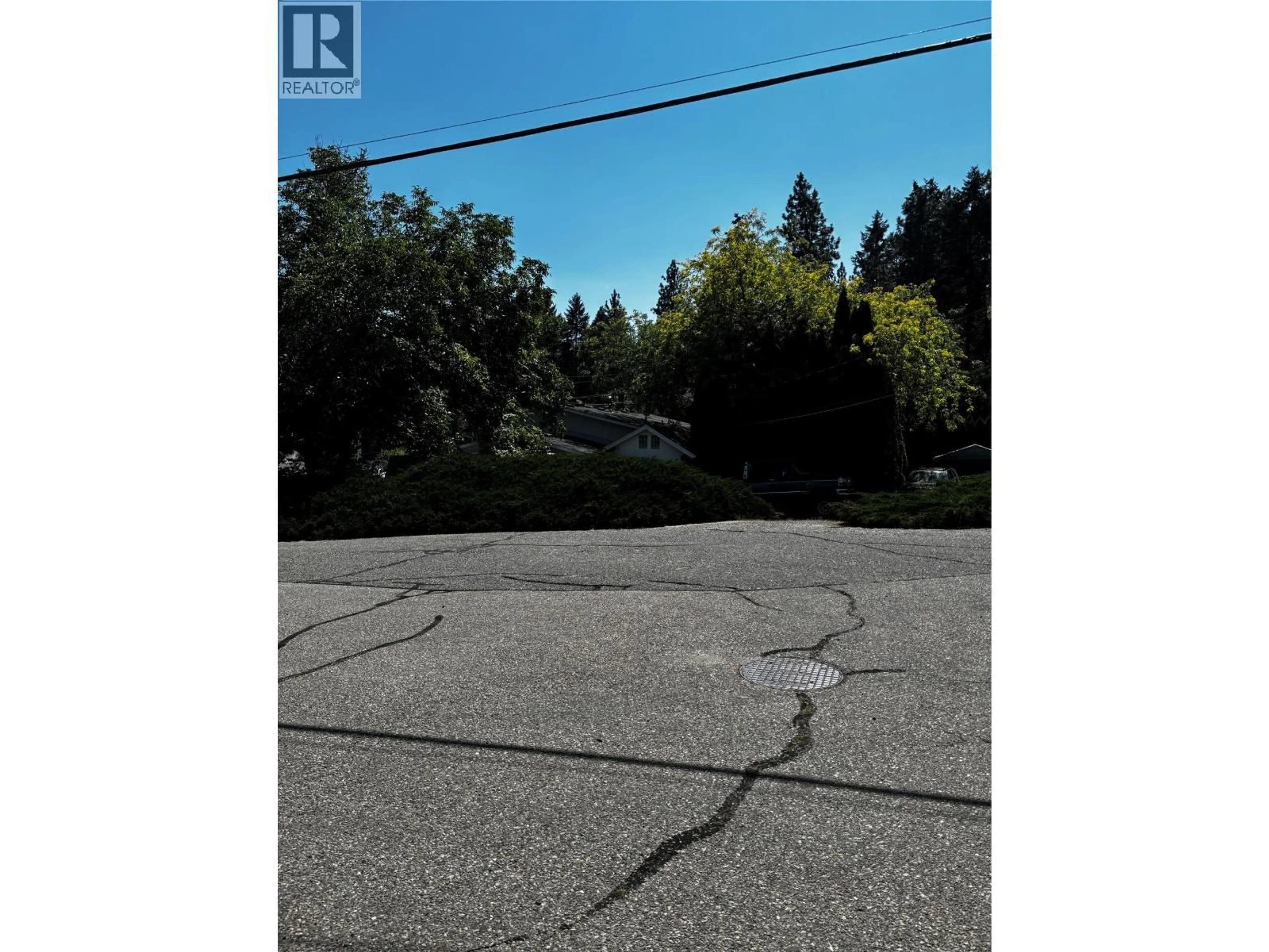 Parking for 3079 OURTOLAND ROAD, West Kelowna British Columbia V1Z2J3