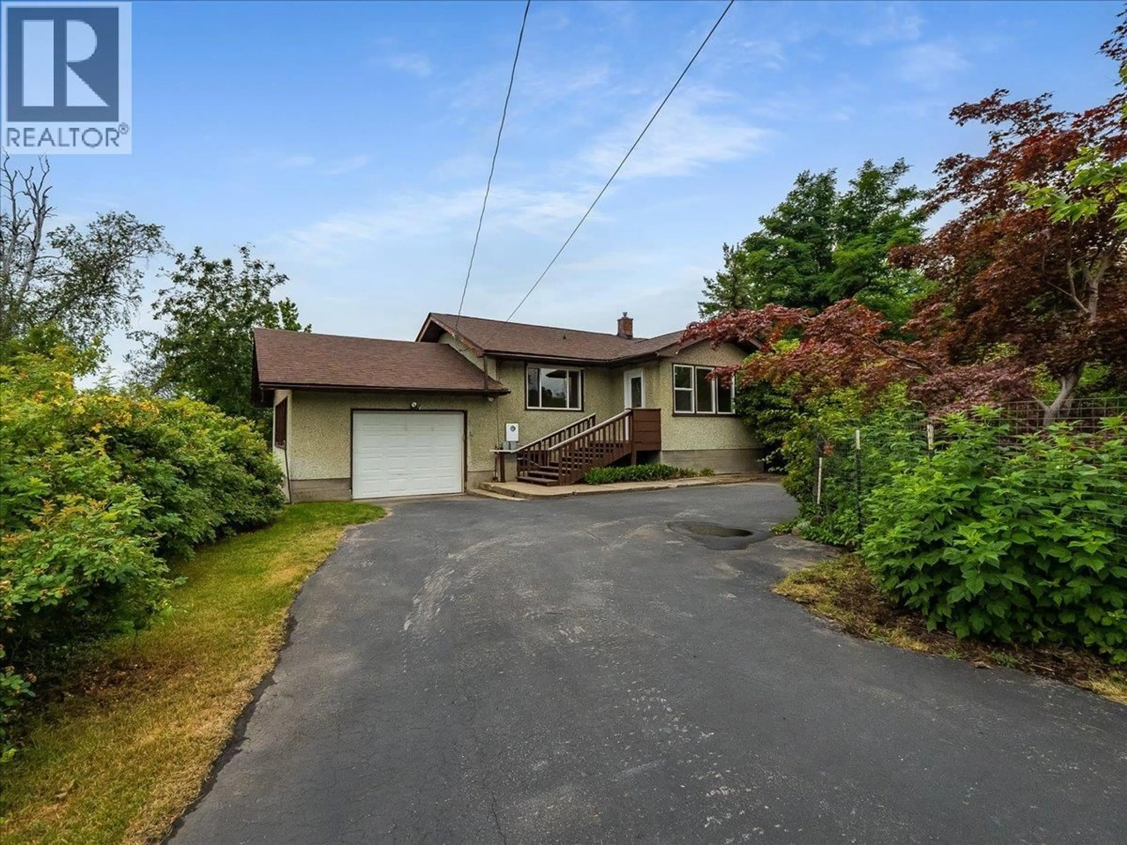 A pic from outside/outdoor area/front of a property/back of a property/a pic from drone, street for 138 100TH STREET, Castlegar British Columbia V1N3C8