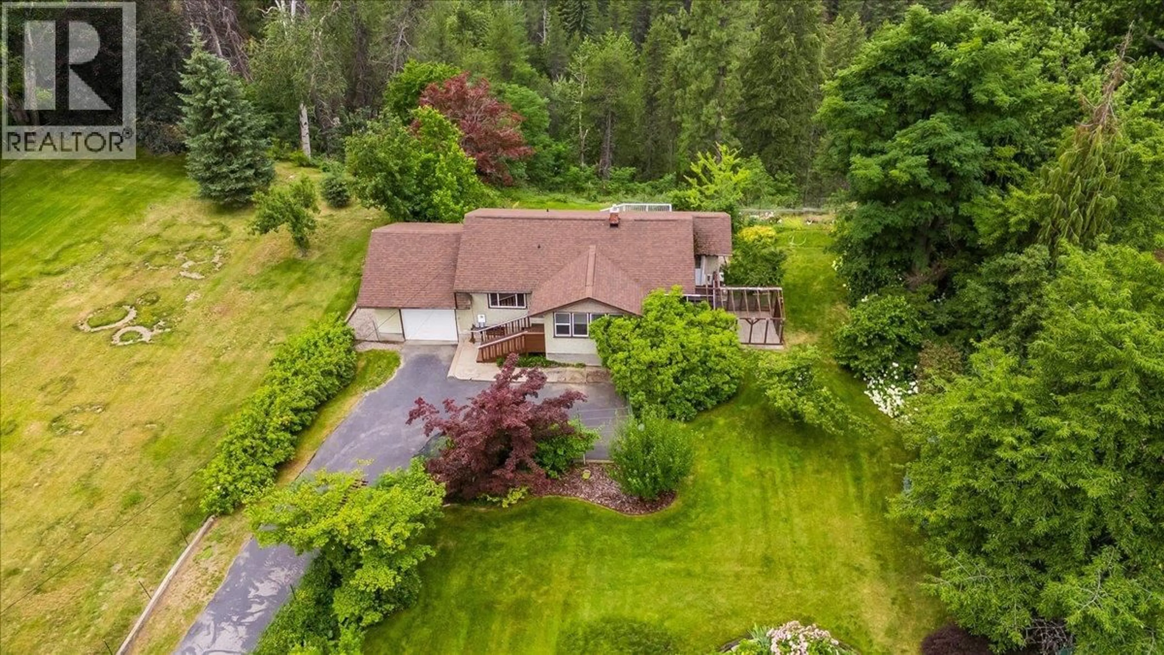 A pic from outside/outdoor area/front of a property/back of a property/a pic from drone, unknown for 138 100TH STREET, Castlegar British Columbia V1N3C8