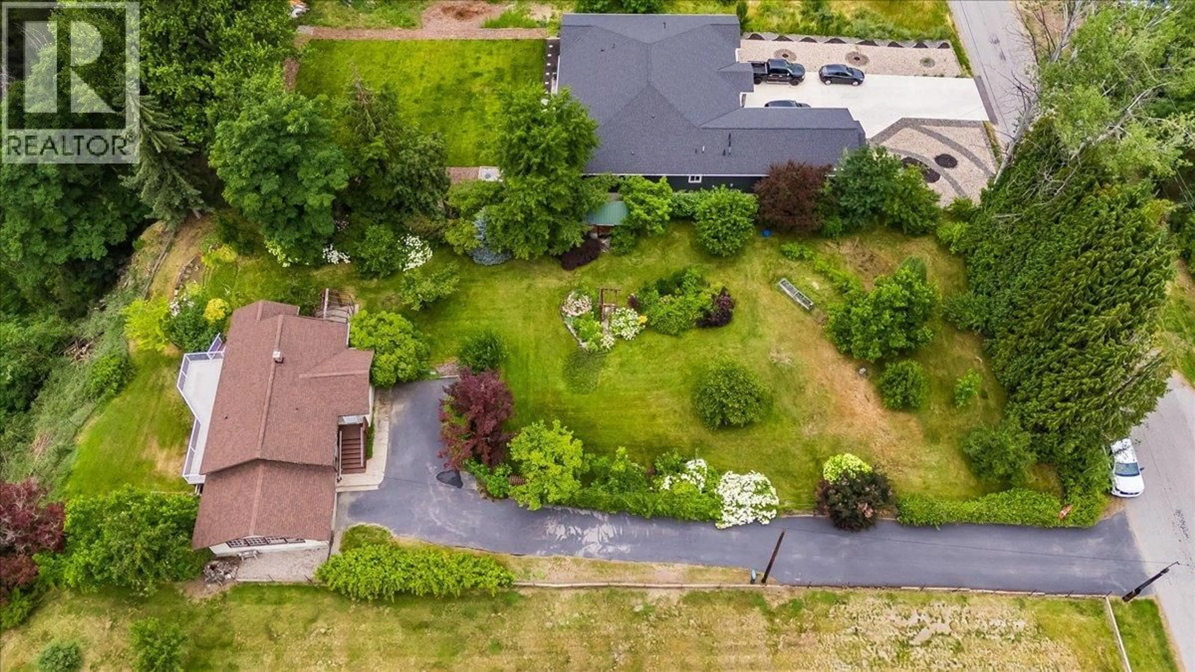 A pic from outside/outdoor area/front of a property/back of a property/a pic from drone, street for 138 100TH STREET, Castlegar British Columbia V1N3C8