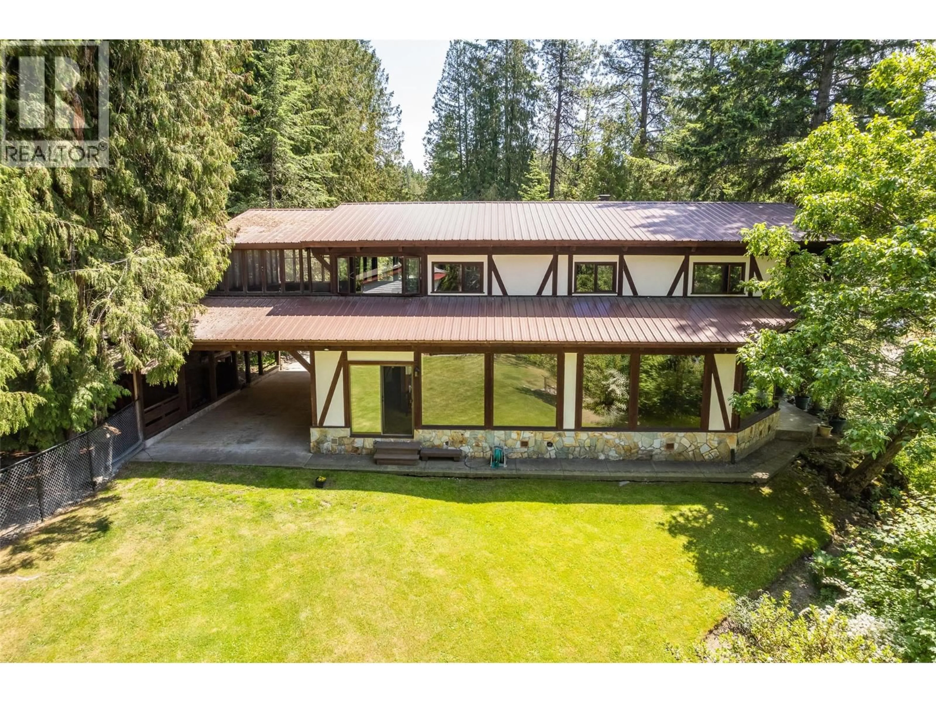 A pic from outside/outdoor area/front of a property/back of a property/a pic from drone, unknown for 10208 TWIN BAYS ROAD, Creston British Columbia V0B1A1