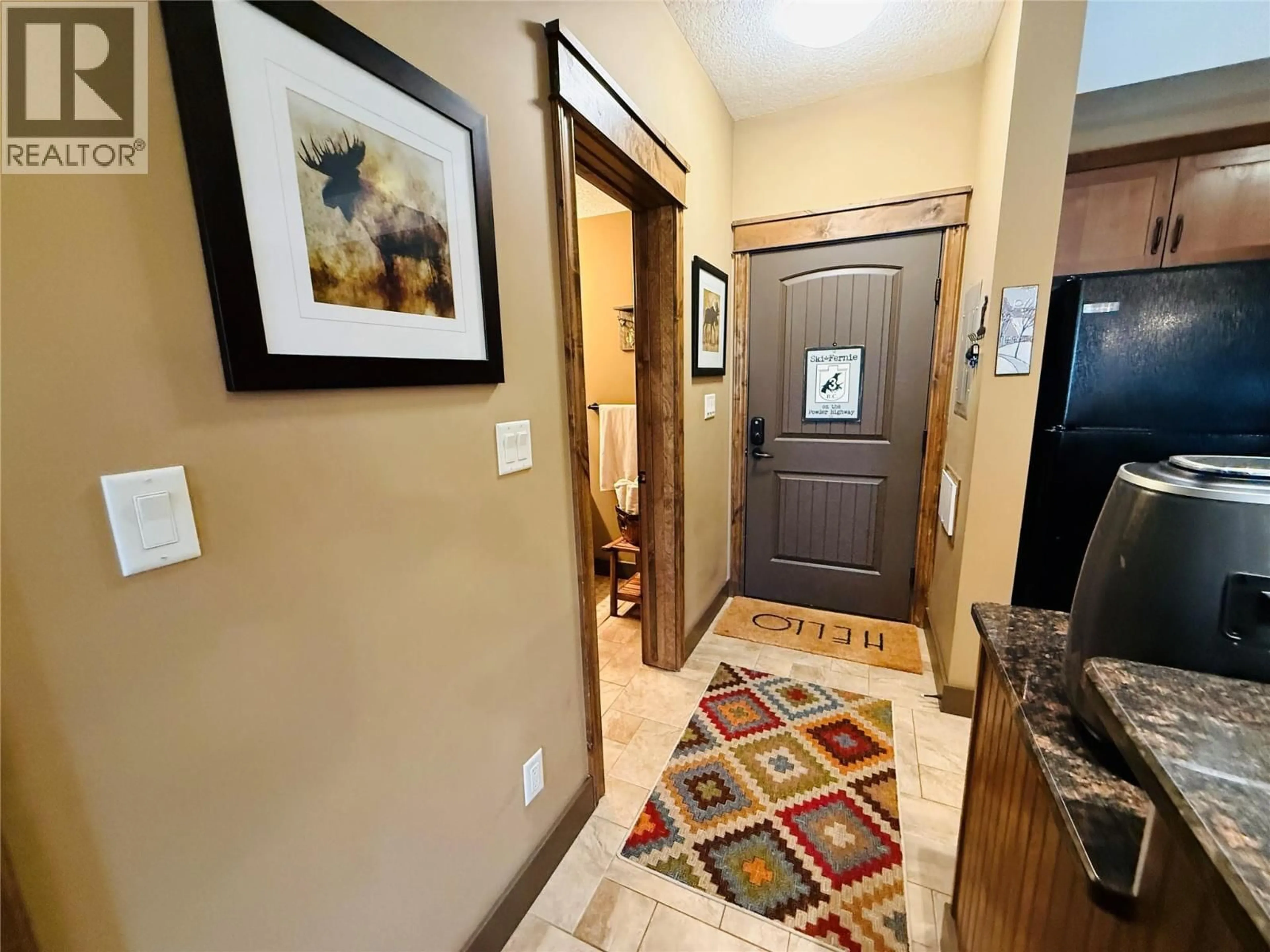 Indoor entryway for 2103 - 7495 COLUMBIA AVENUE, Radium Hot Springs British Columbia V0A1M0