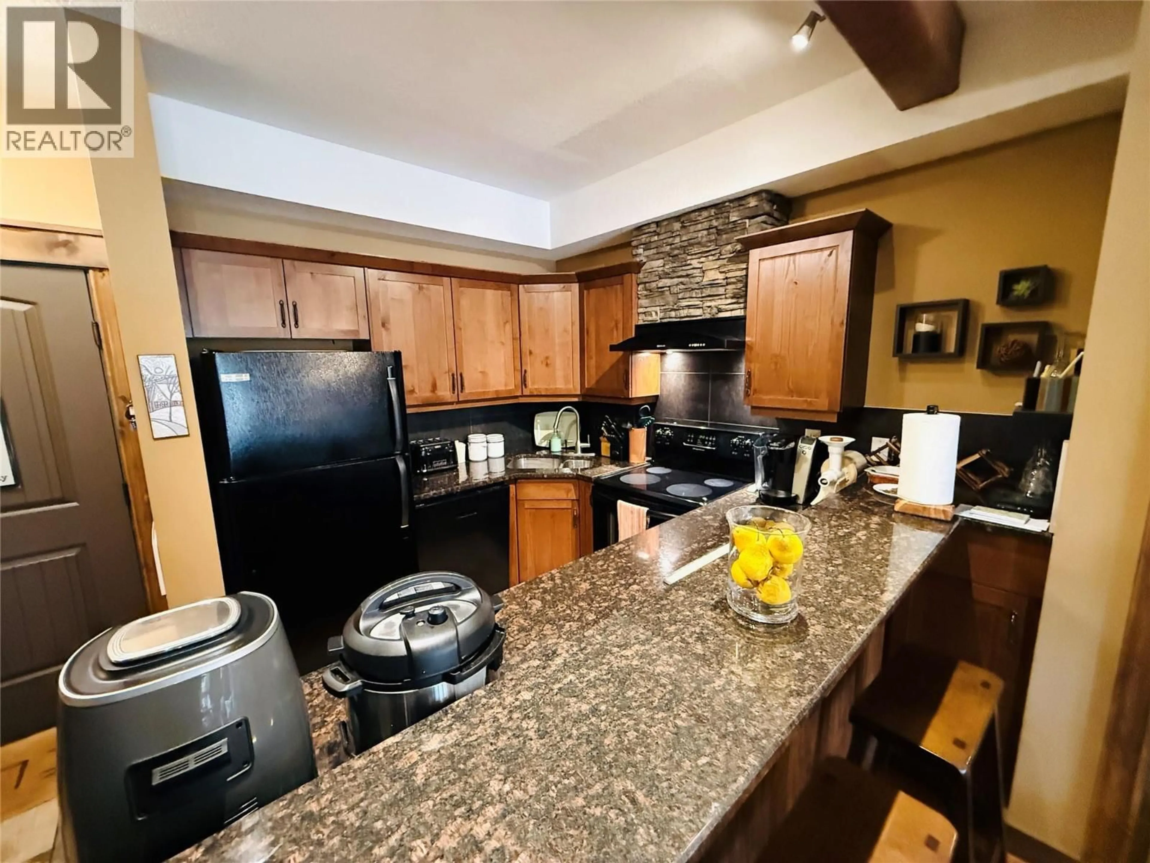Open concept kitchen, ceramic/tile floor for 2103 - 7495 COLUMBIA AVENUE, Radium Hot Springs British Columbia V0A1M0