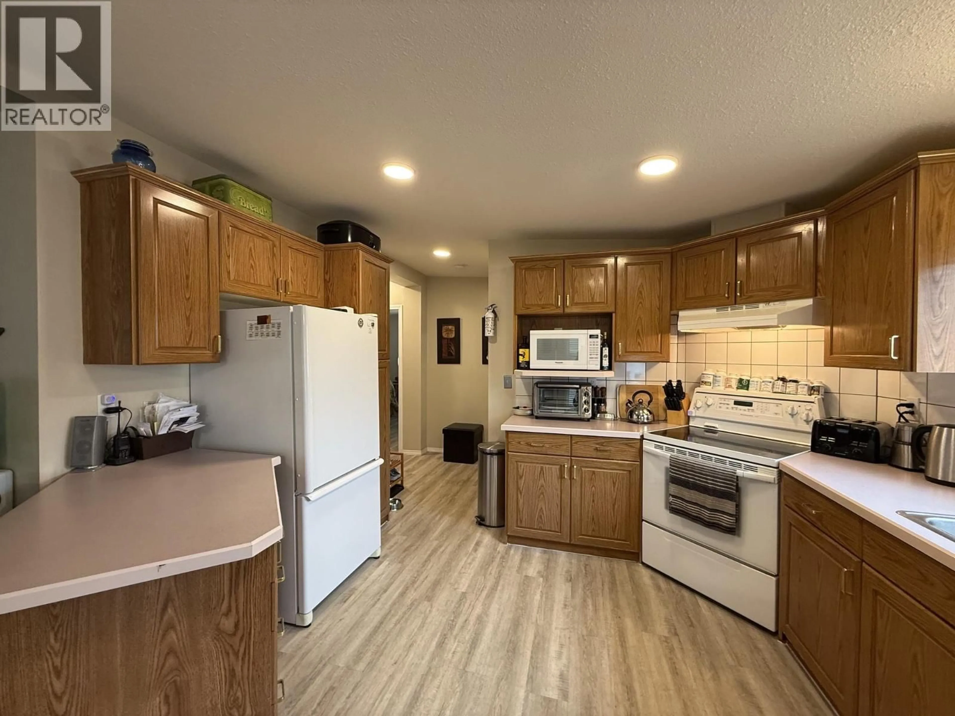 Standard kitchen, unknown for 451 MCLEAN ROAD, Barriere British Columbia V0E1E0