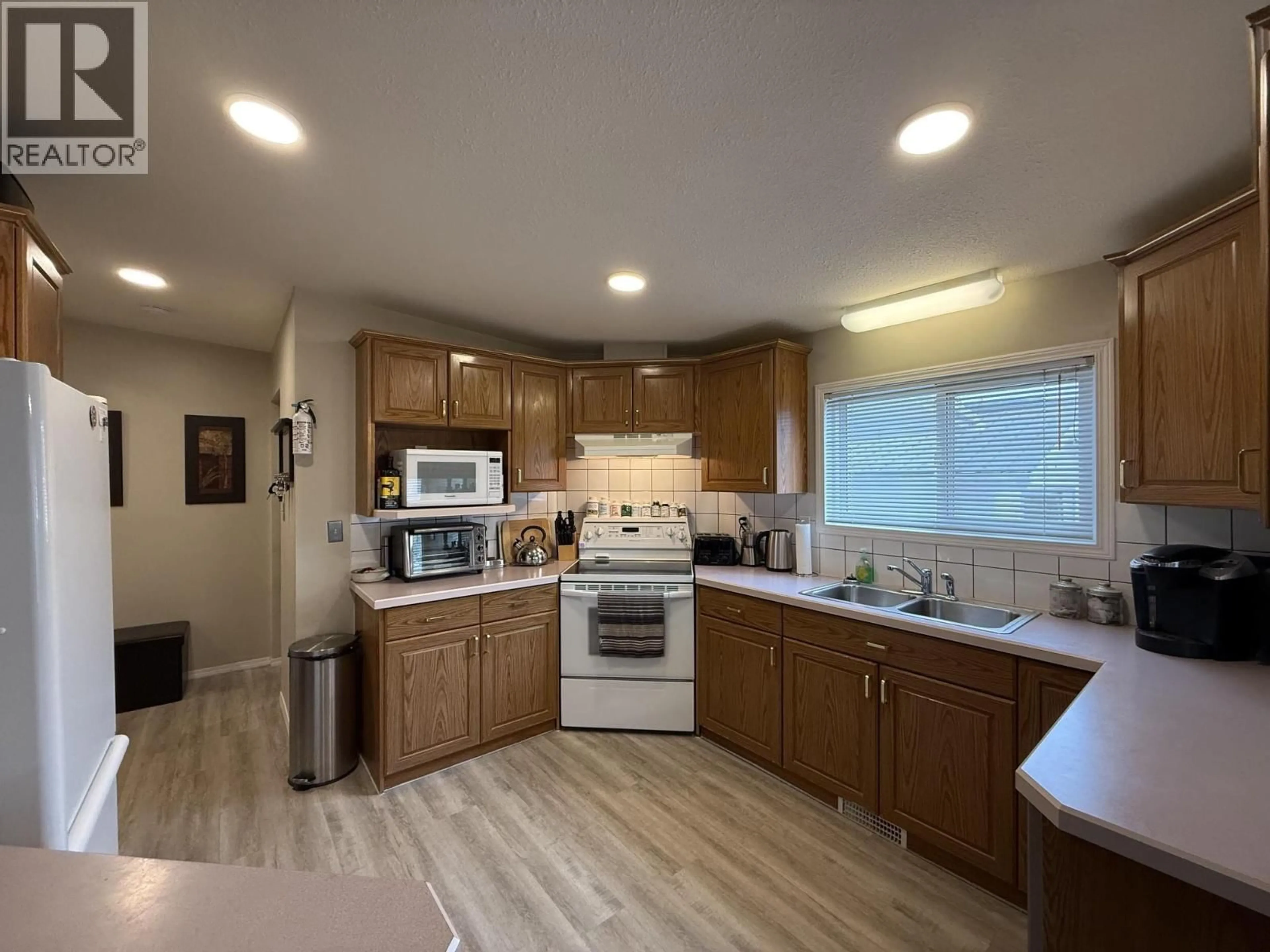 Open concept kitchen, unknown for 451 MCLEAN ROAD, Barriere British Columbia V0E1E0