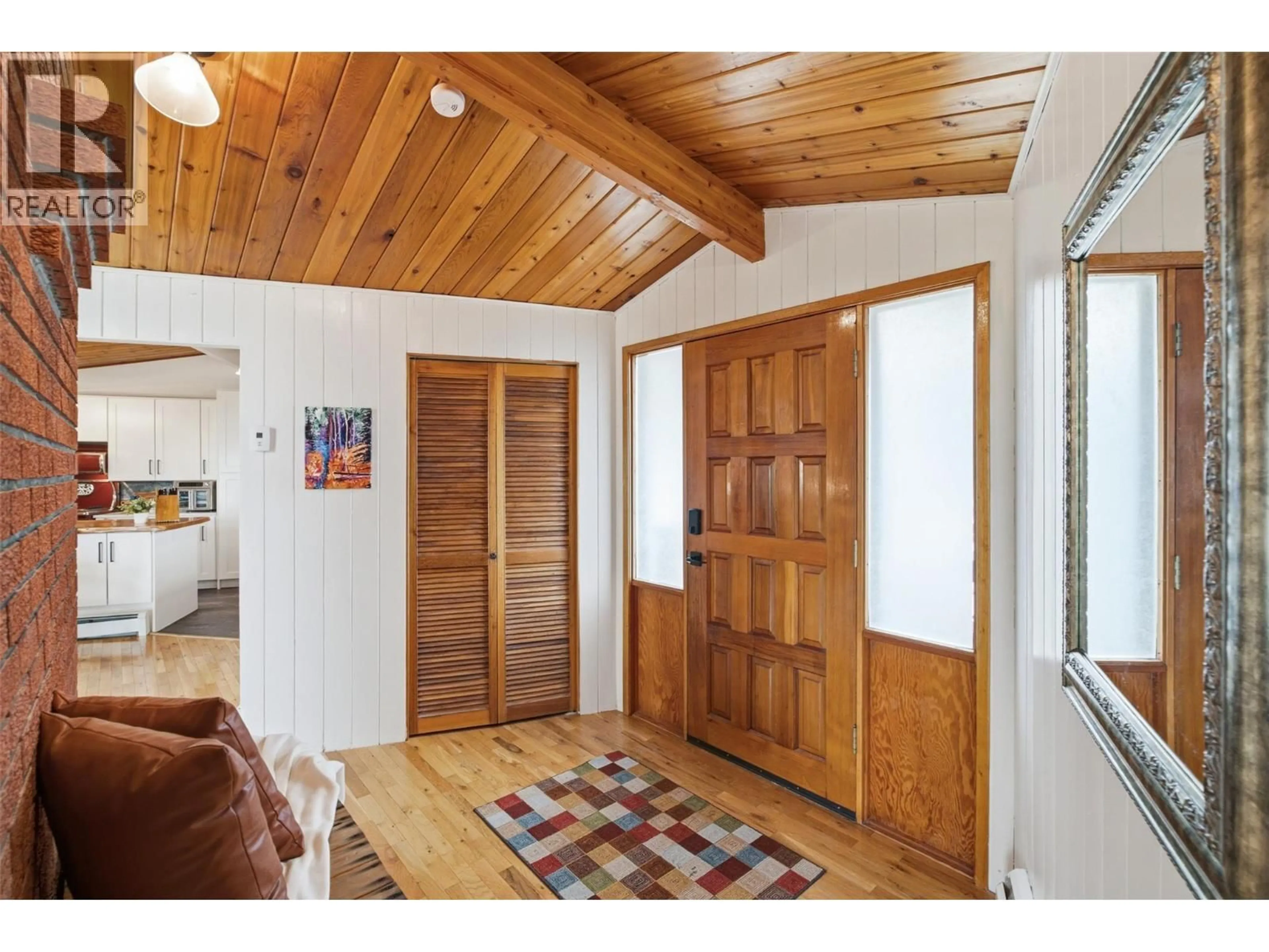 Indoor entryway for 2402 REID AVENUE, Merritt British Columbia V1K1H6