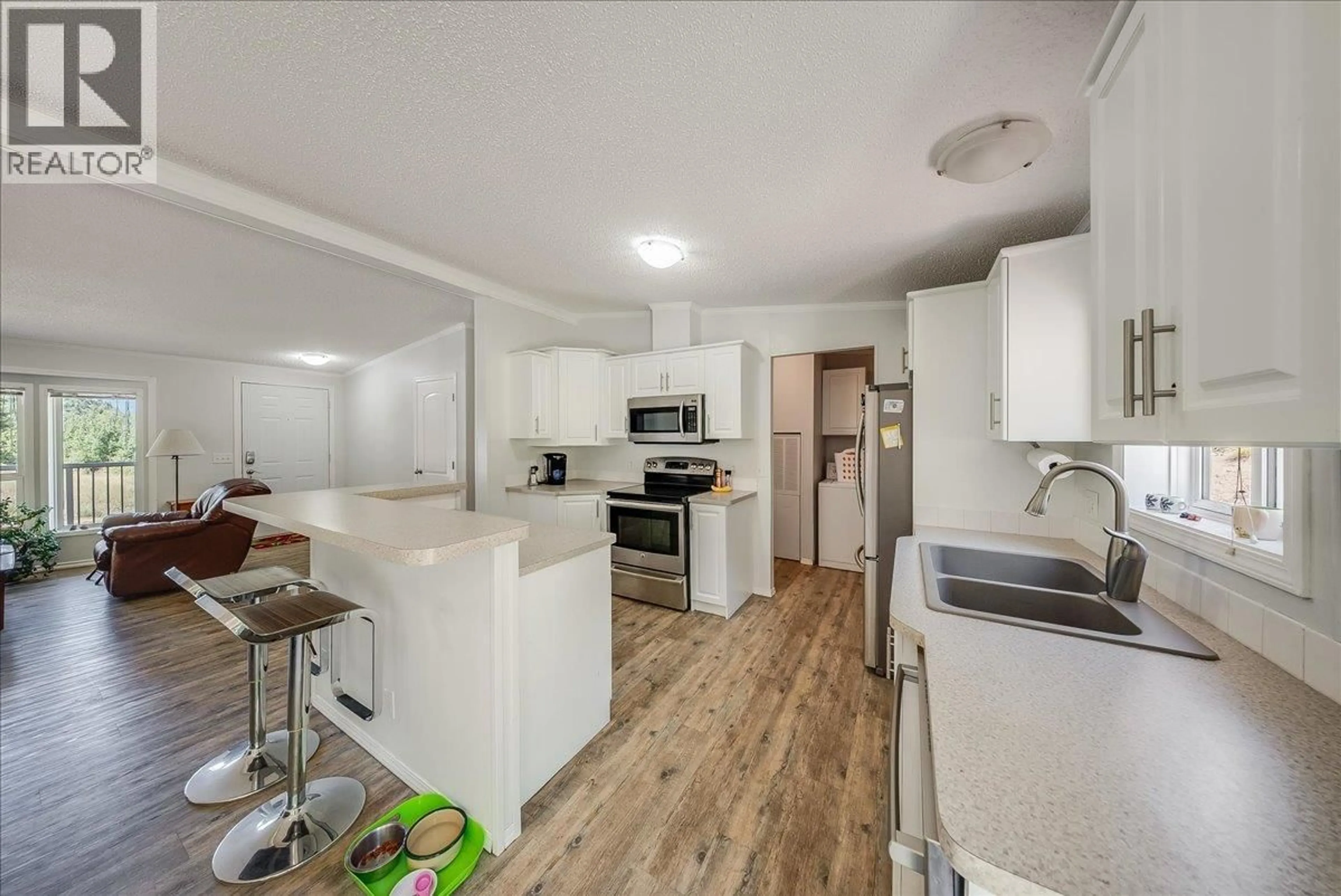 Open concept kitchen, unknown for 591 BAERG ROAD, Castlegar British Columbia V1N4K6