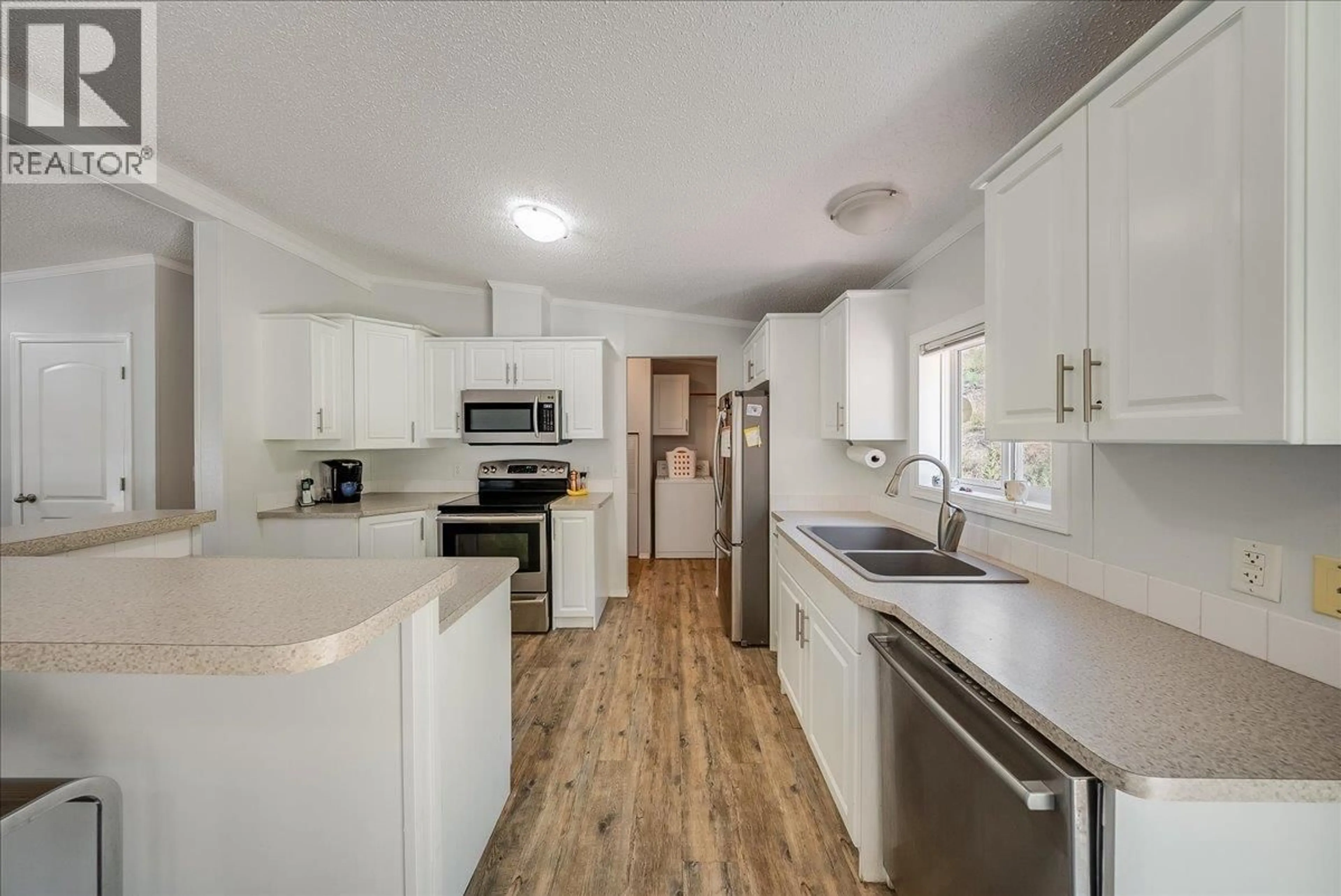 Open concept kitchen, unknown for 591 BAERG ROAD, Castlegar British Columbia V1N4K6