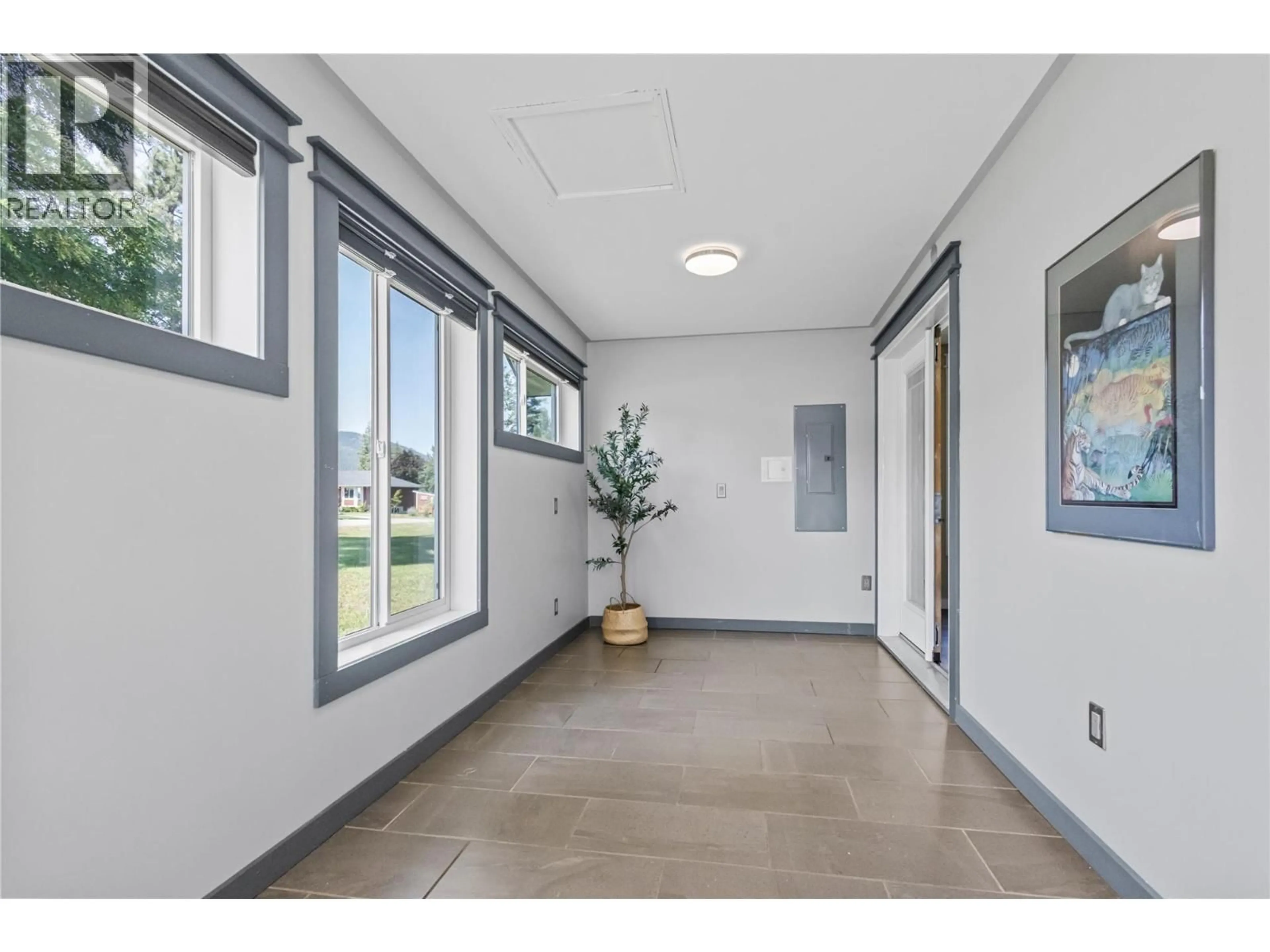 Indoor foyer for 1640 ODE ROAD, Christina Lake British Columbia V0H1E0