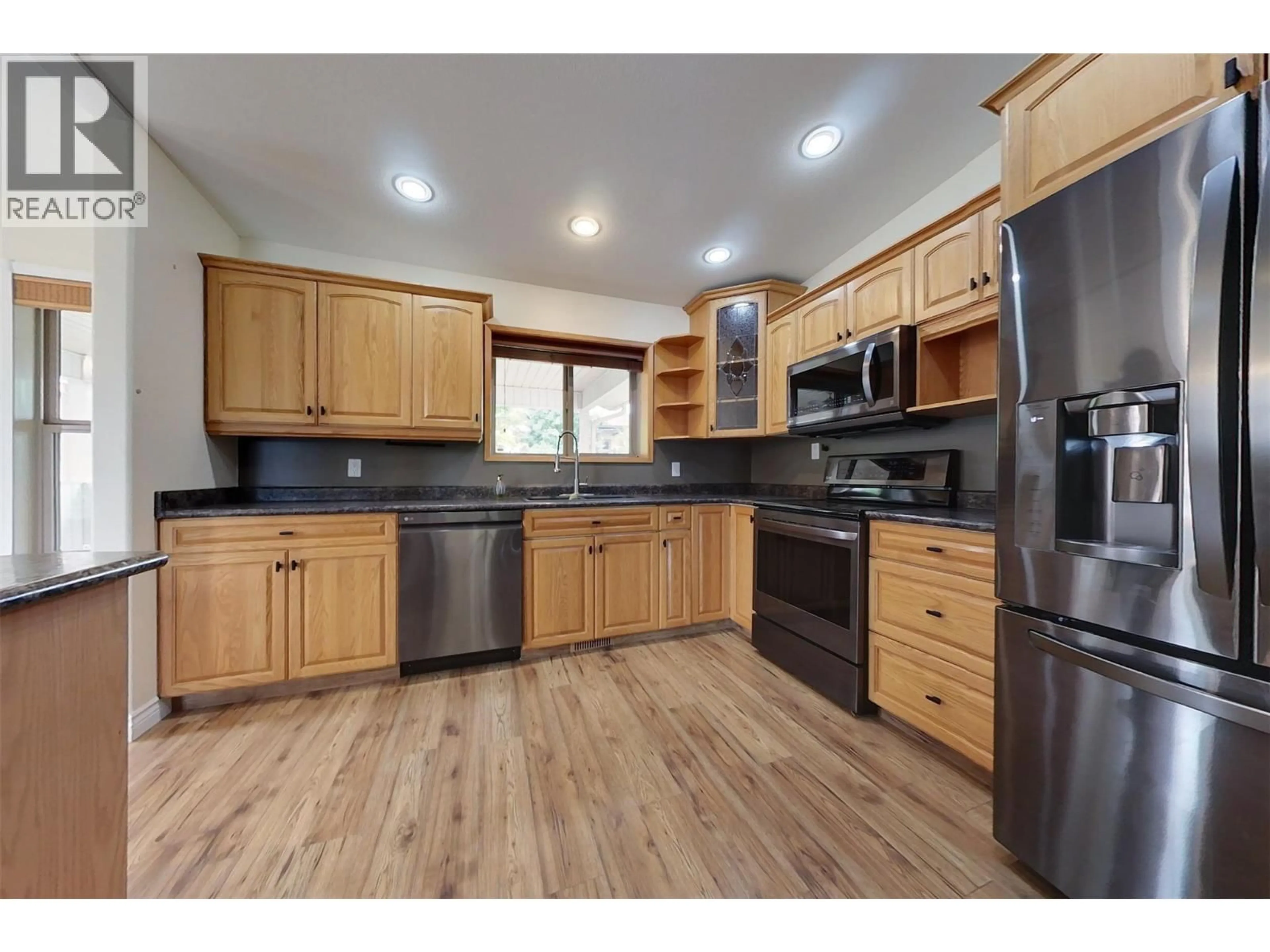 Standard kitchen, wood/laminate floor for 1409 SOUTHVIEW DRIVE, Cranbrook British Columbia V1C6S1
