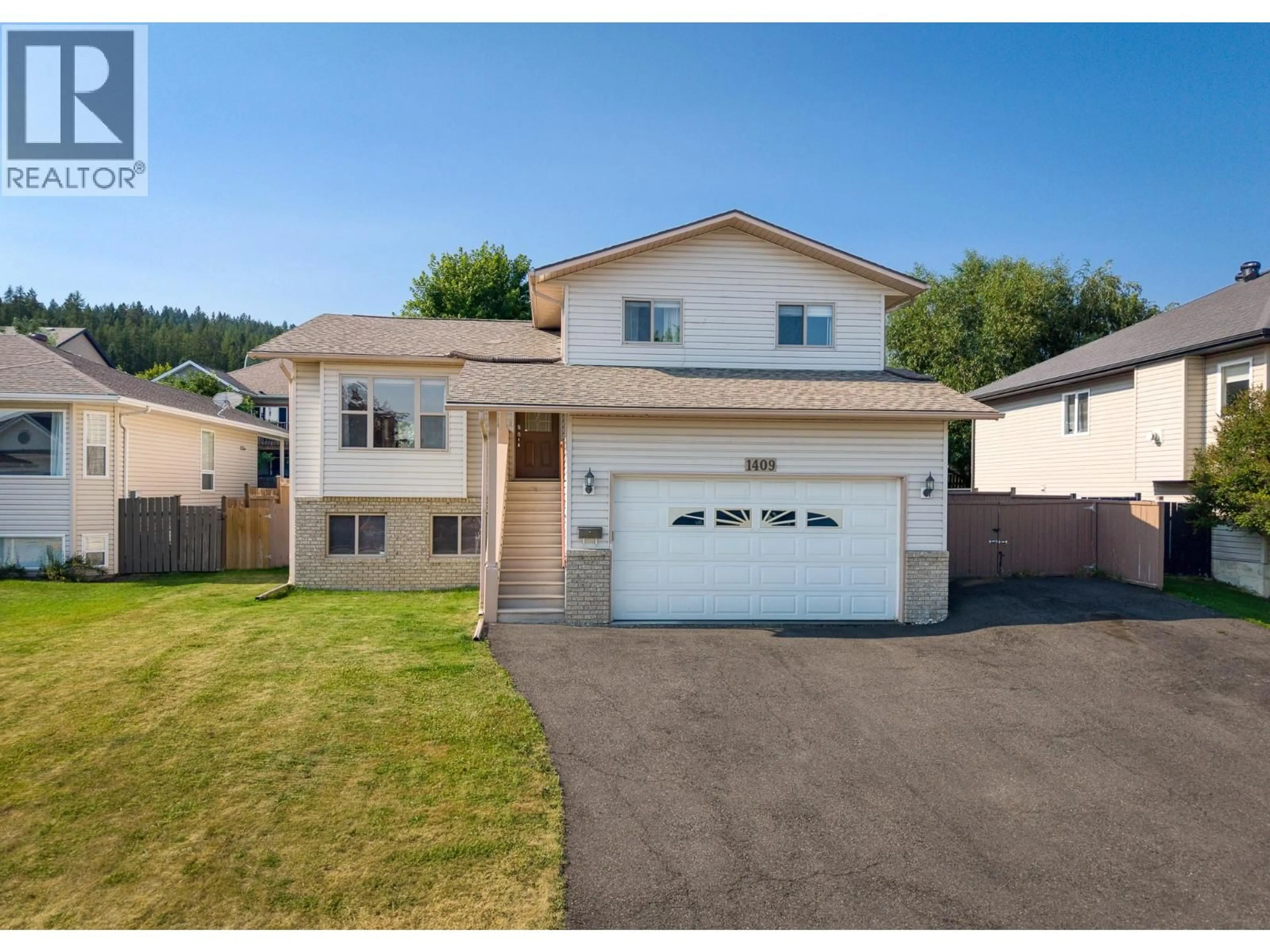 Home with vinyl exterior material, street for 1409 SOUTHVIEW DRIVE, Cranbrook British Columbia V1C6S1