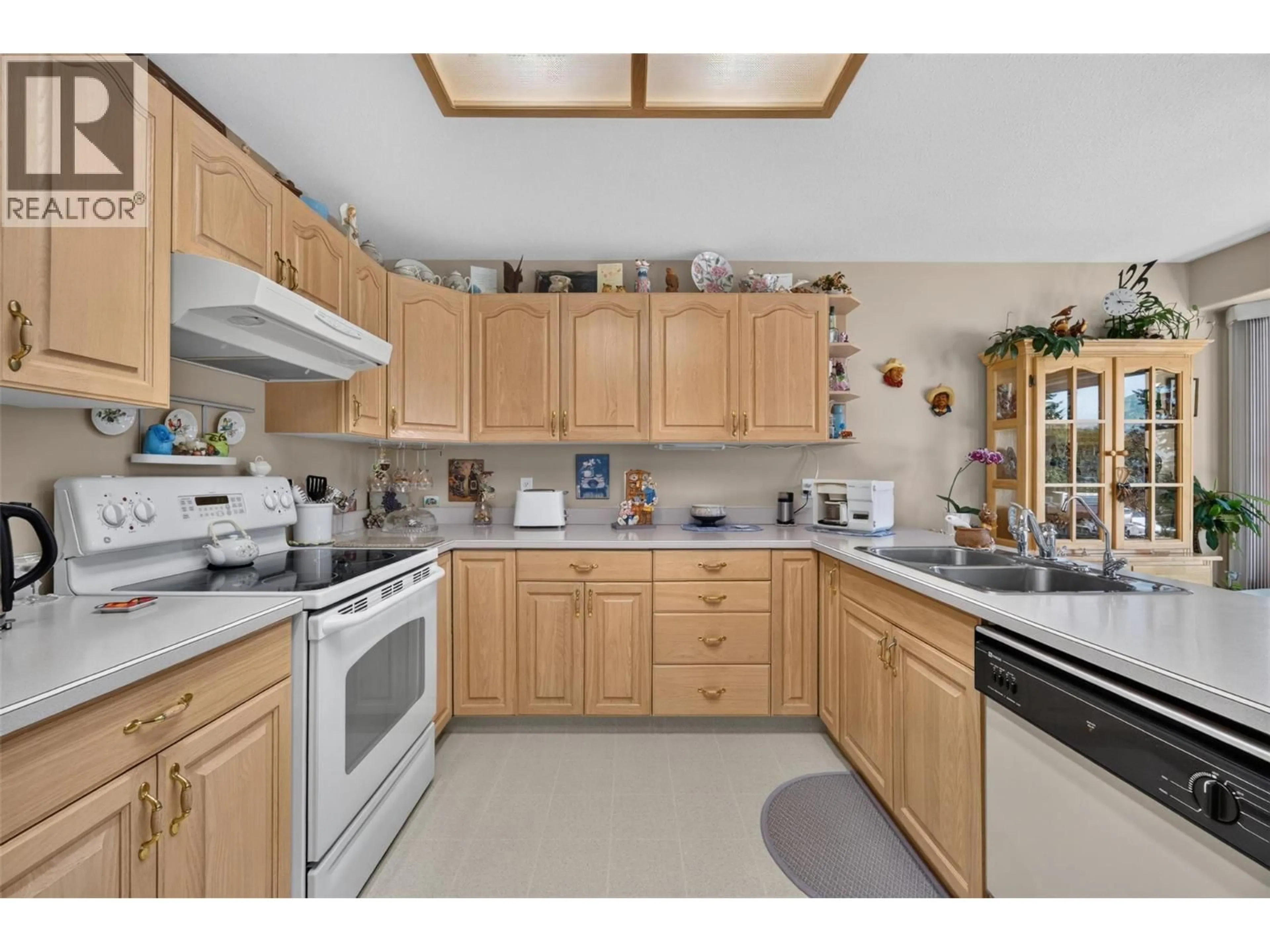 Standard kitchen, unknown for 11 - 1120 12 STREET NORTHEAST, Salmon Arm British Columbia V1E1B8