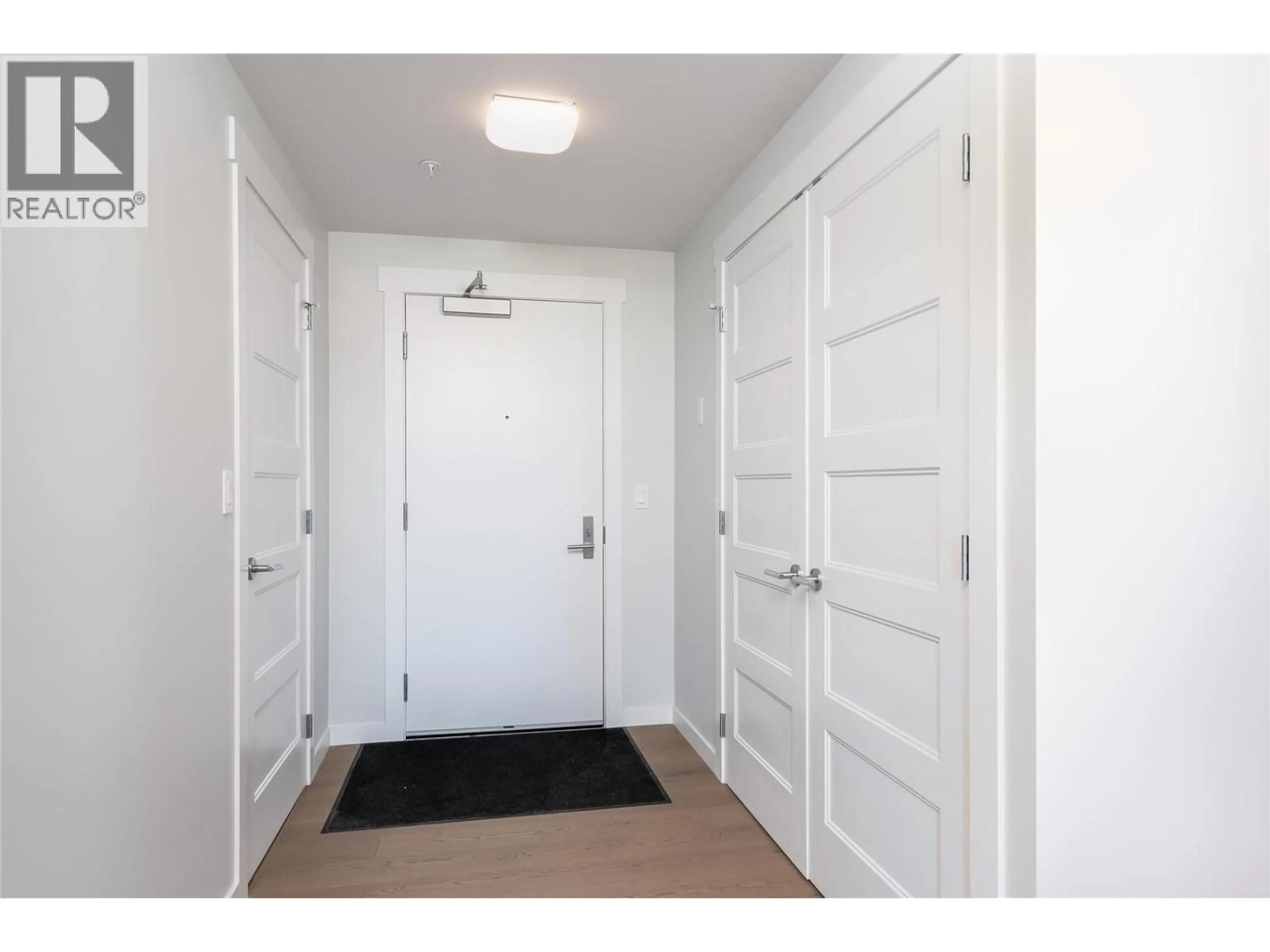 Indoor entryway for 201 - 710 STOCKWELL AVENUE, Kelowna British Columbia V1Y6V9