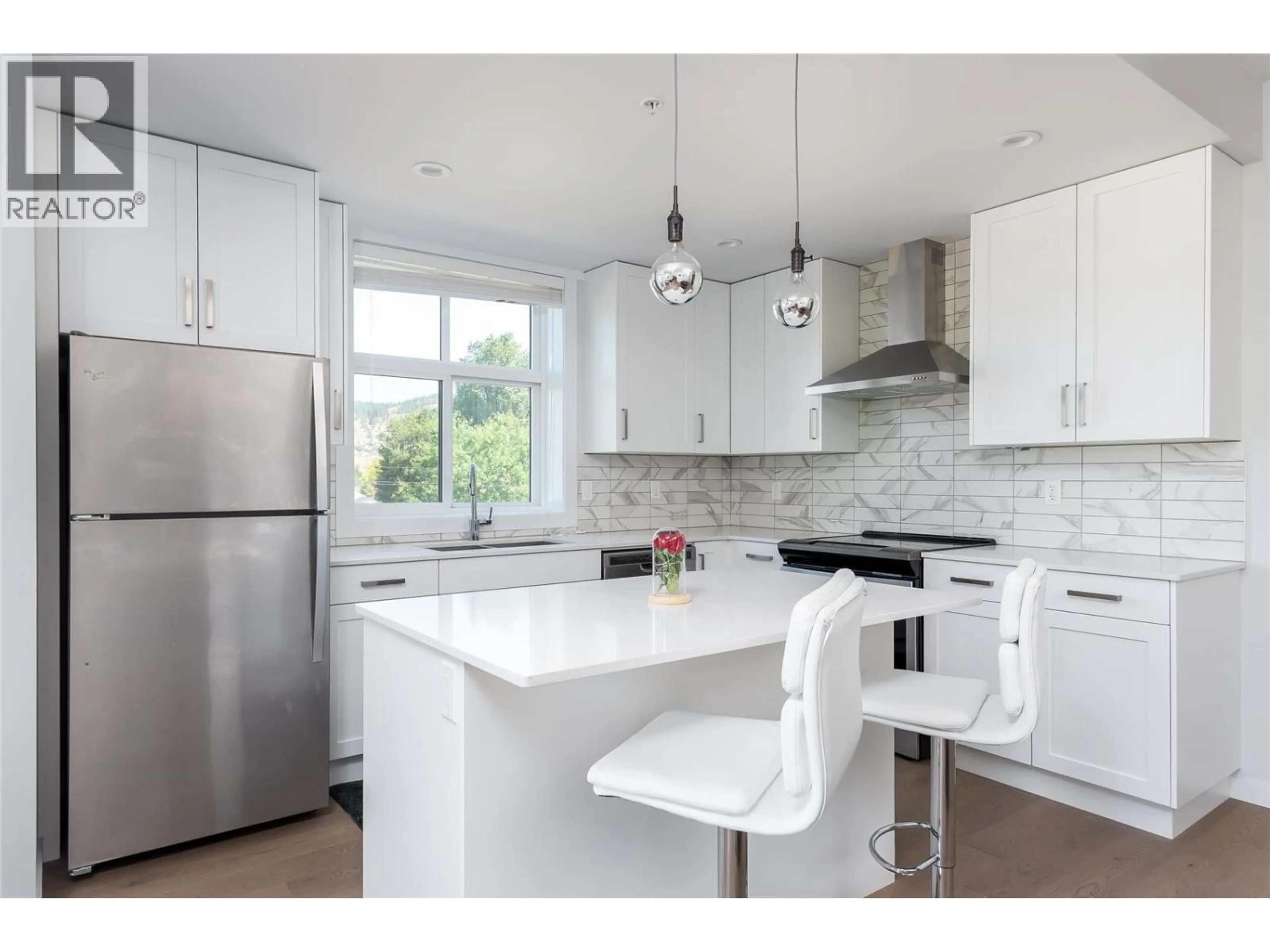 Contemporary kitchen, unknown for 201 - 710 STOCKWELL AVENUE, Kelowna British Columbia V1Y6V9