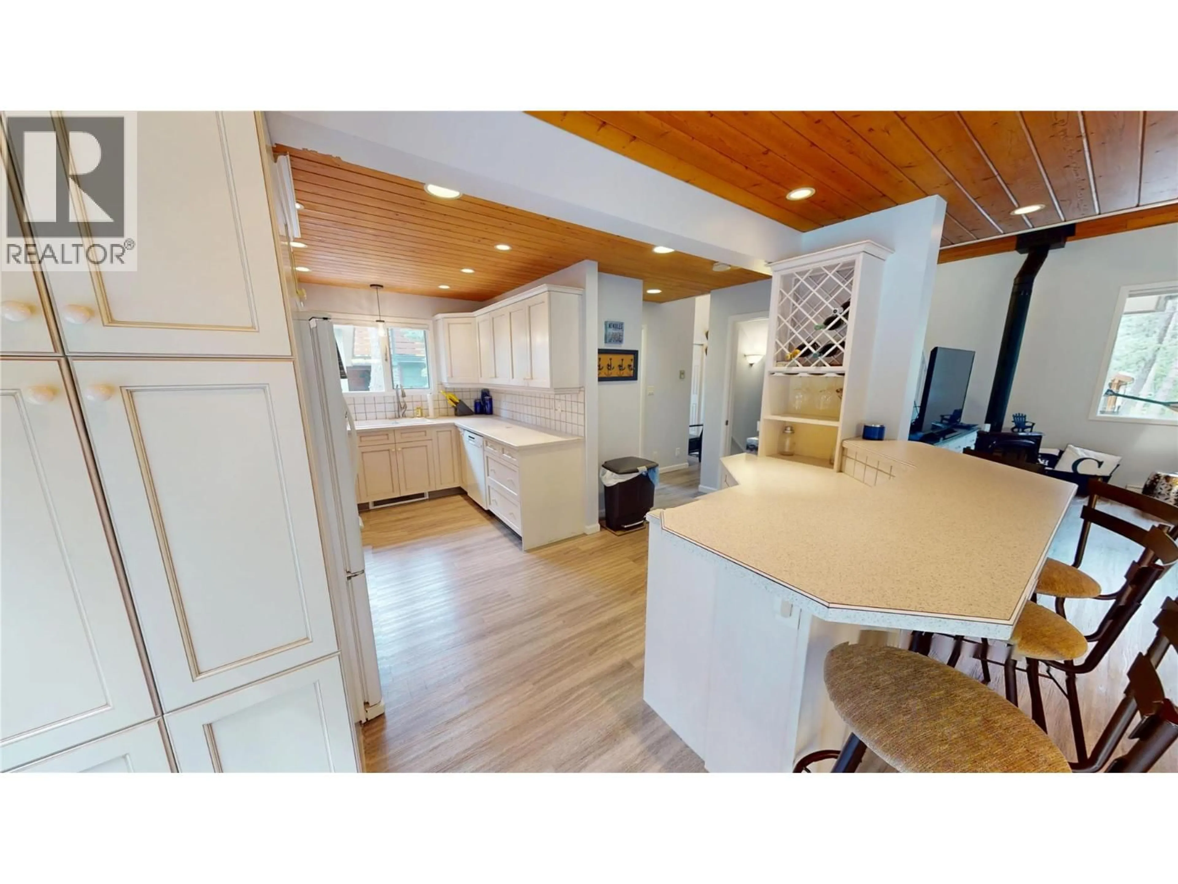 Open concept kitchen, wood/laminate floor for 4878 RIDGE CRESCENT, Windermere British Columbia V0A1K3