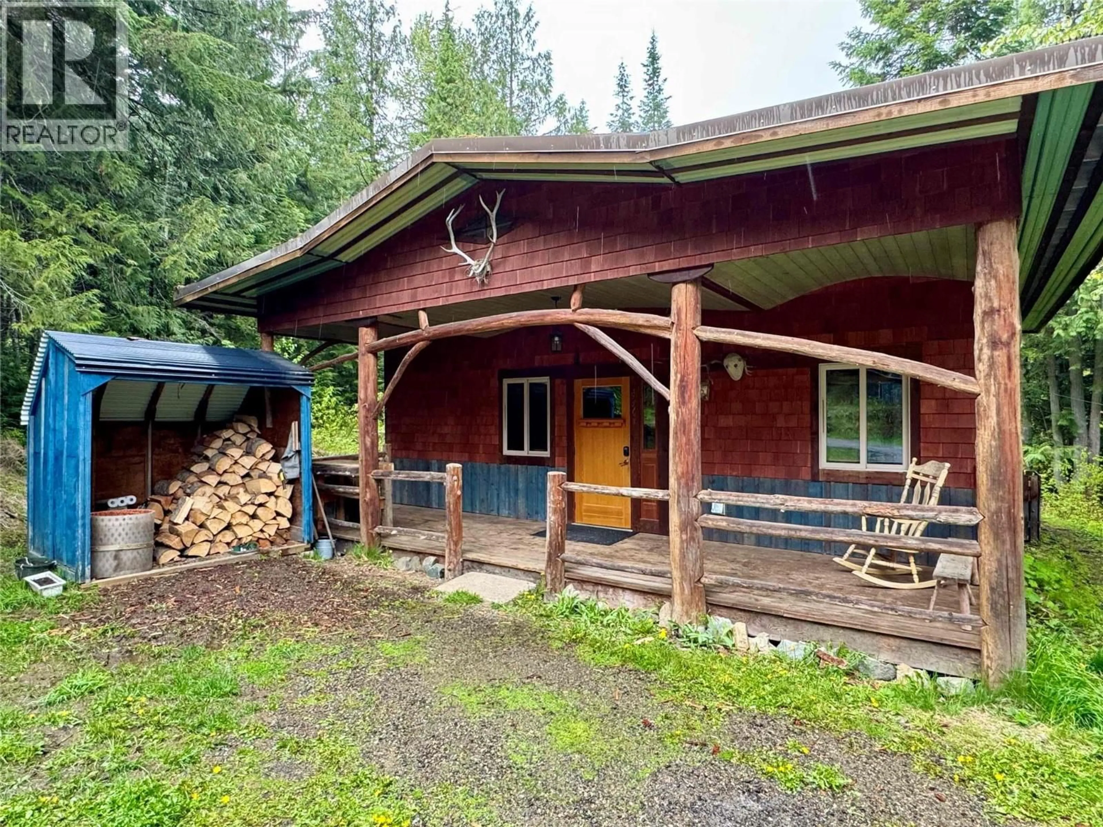Patio, unknown for 6610 6 HIGHWAY, Ymir British Columbia V0G2K0