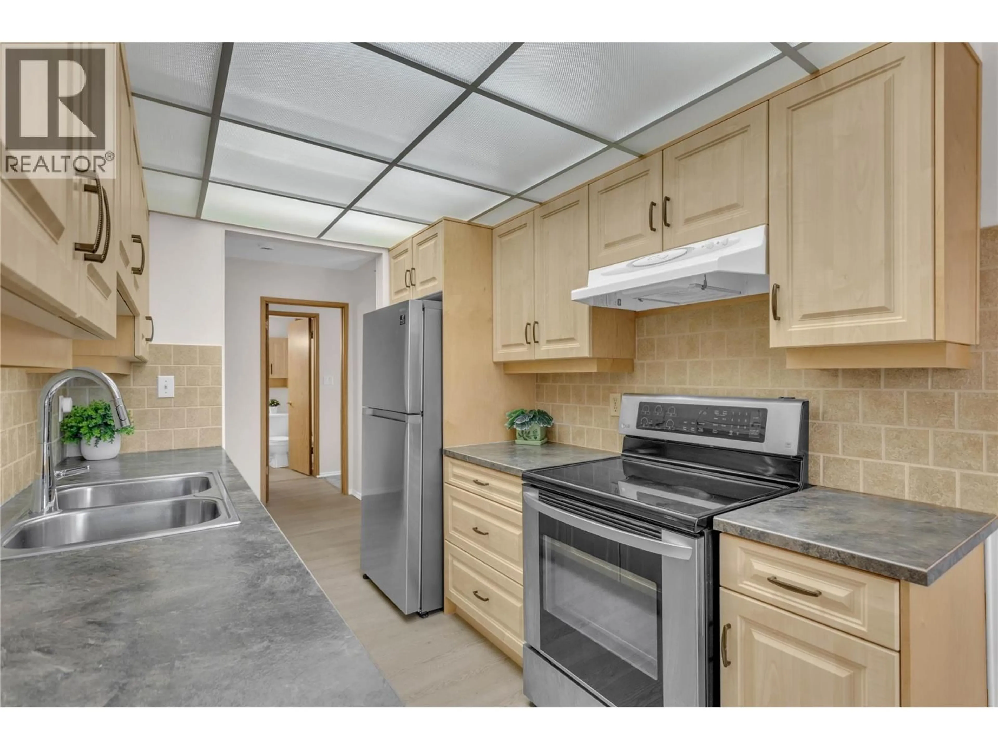 Standard kitchen, unknown for 201 - 1056 BERNARD AVENUE, Kelowna British Columbia V1Y8L7