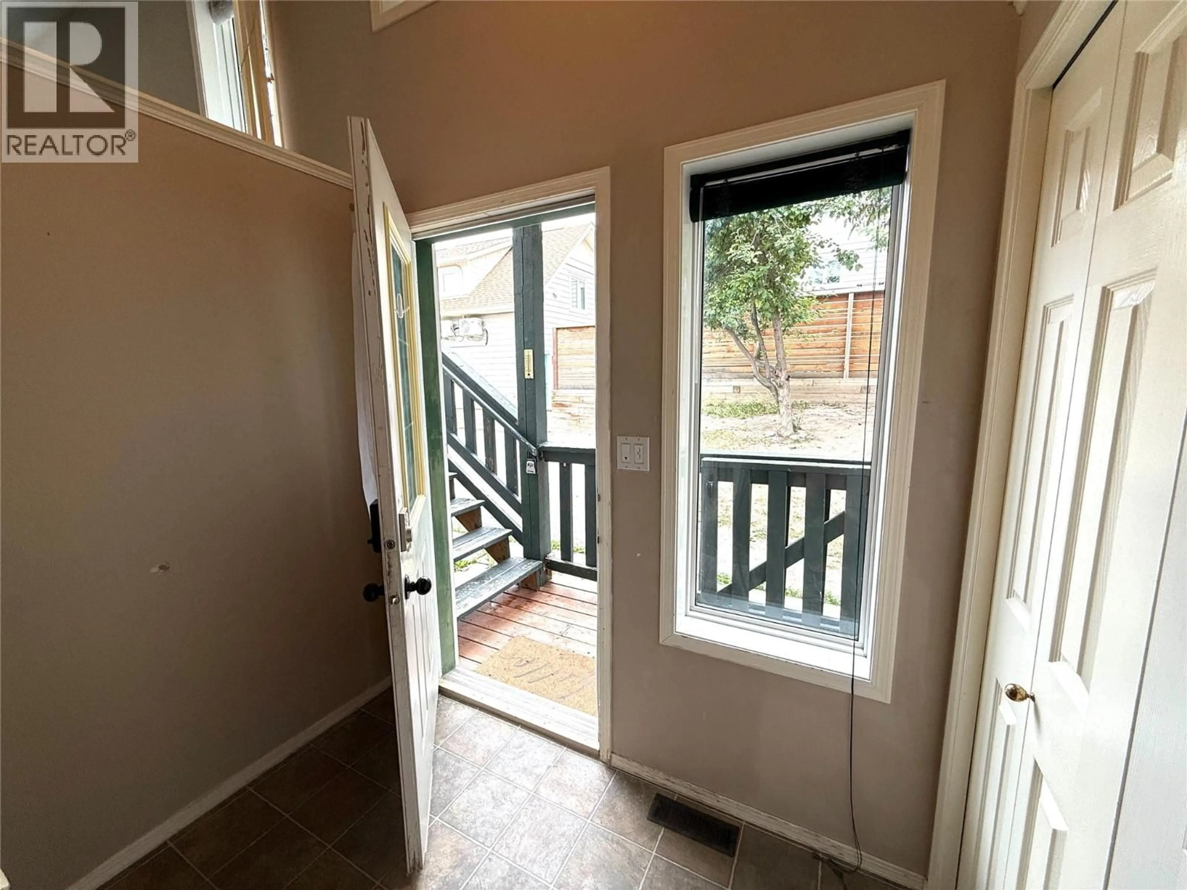 Indoor entryway for 18A WOLF CRESCENT, Windermere British Columbia V0A1K2