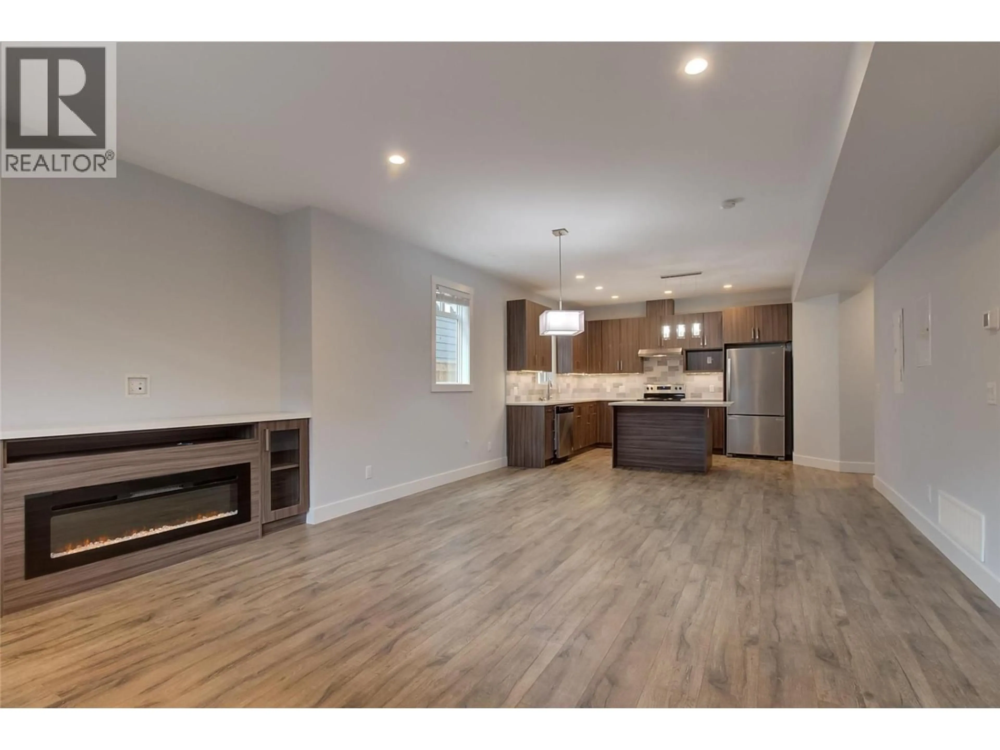 Open concept kitchen, wood/laminate floor for 1 - 756 GLENWOOD AVENUE, Kelowna British Columbia V1Y5M5