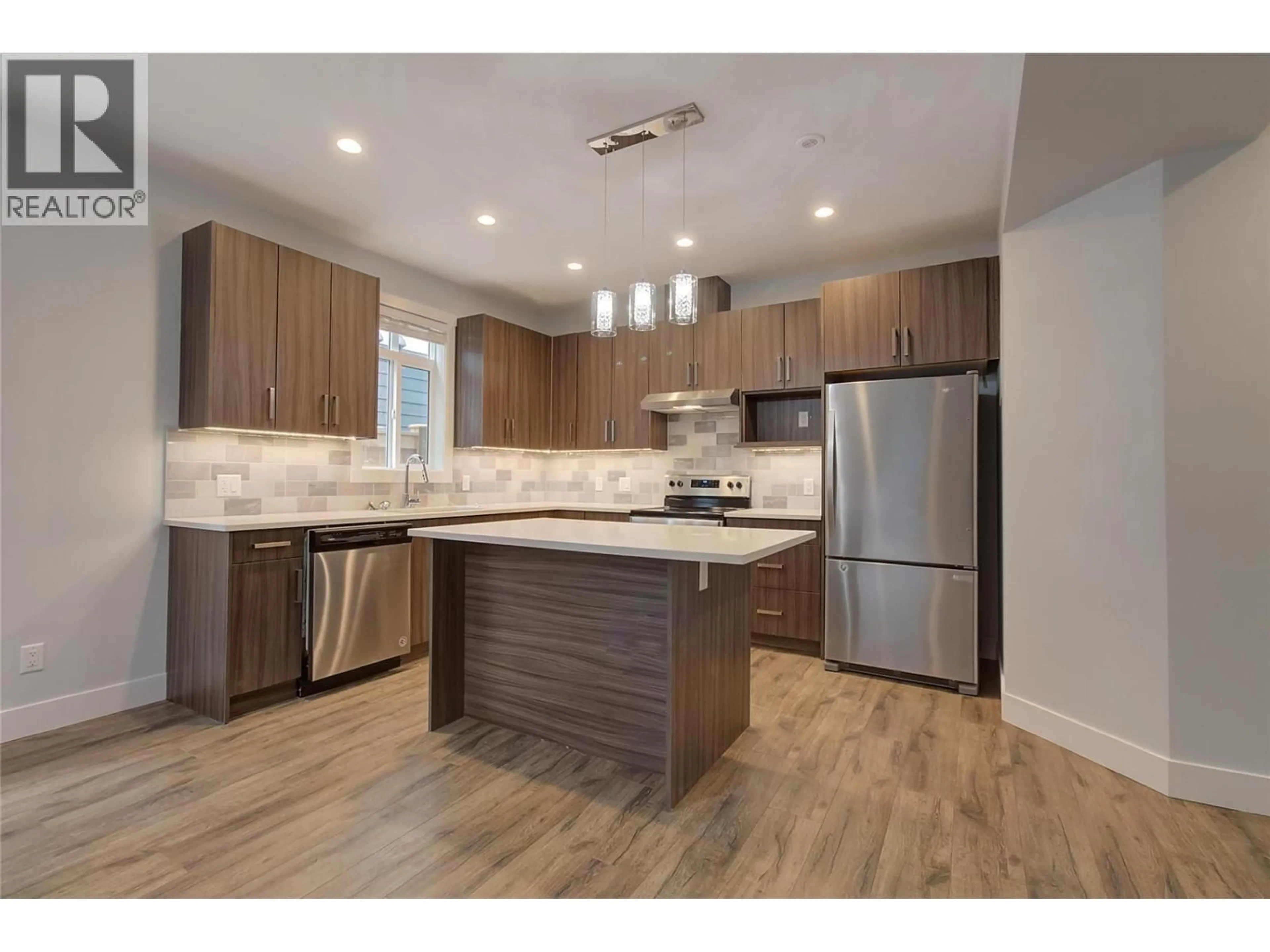 Open concept kitchen, wood/laminate floor for 1 - 756 GLENWOOD AVENUE, Kelowna British Columbia V1Y5M5