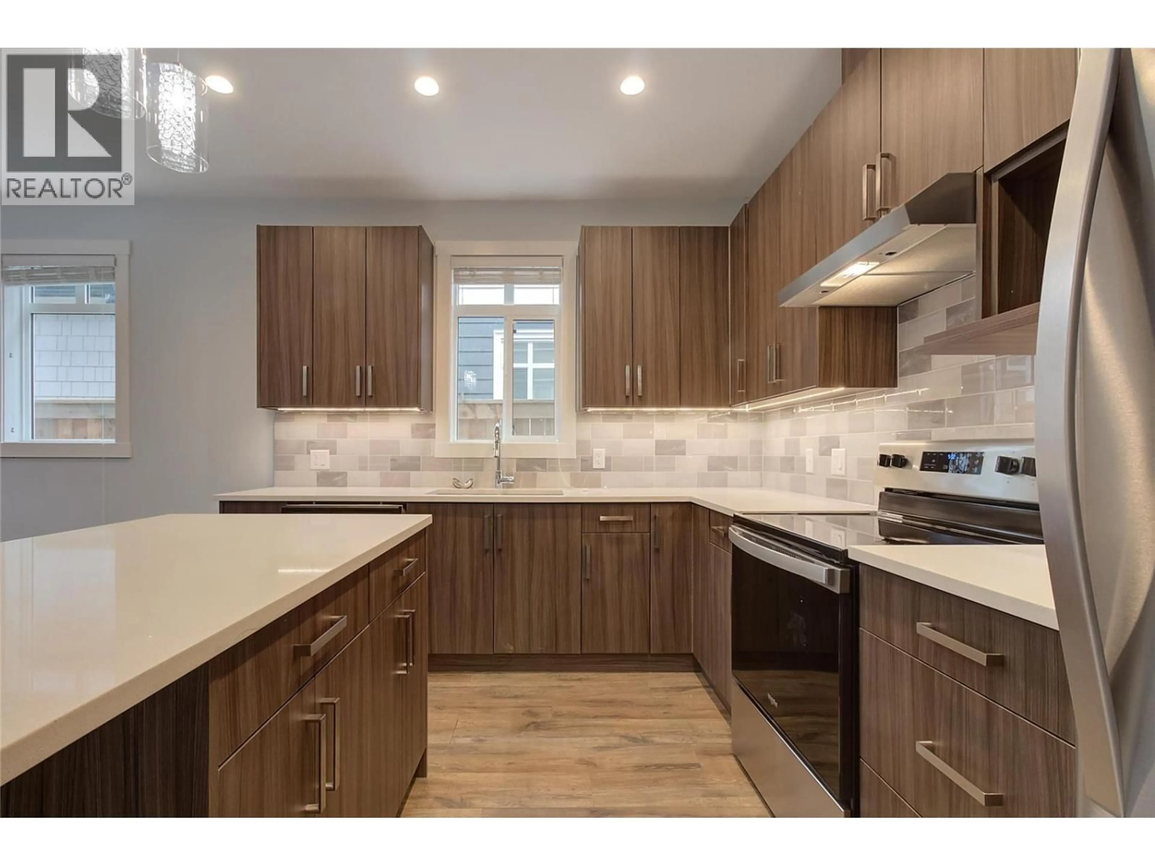 Open concept kitchen, wood/laminate floor for 1 - 756 GLENWOOD AVENUE, Kelowna British Columbia V1Y5M5