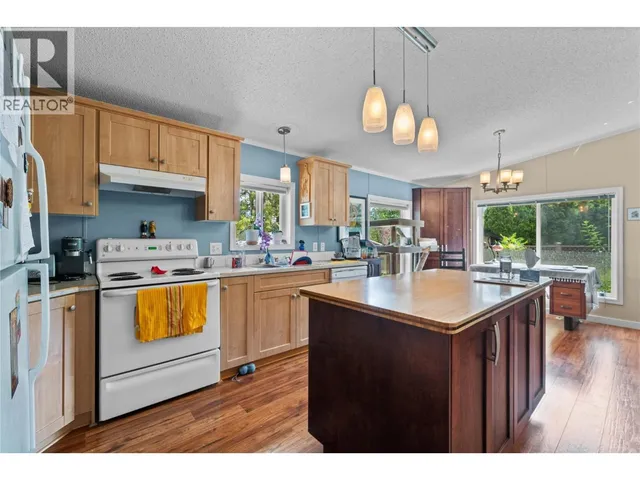 4421 73 AVENUE NORTHEAST, Salmon Arm 4