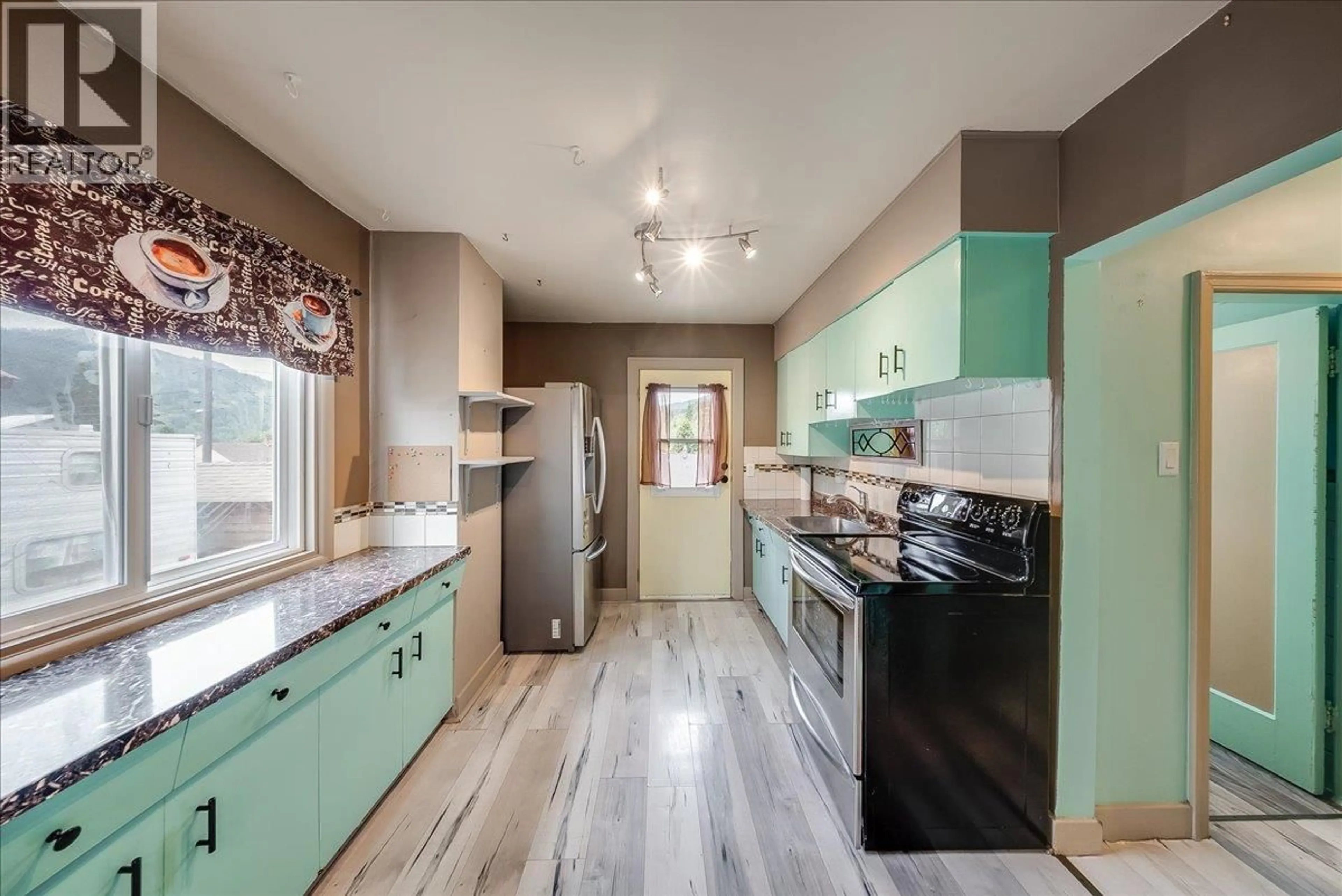 Open concept kitchen, unknown for 936 THACKERAY STREET, Warfield British Columbia V1R2C2