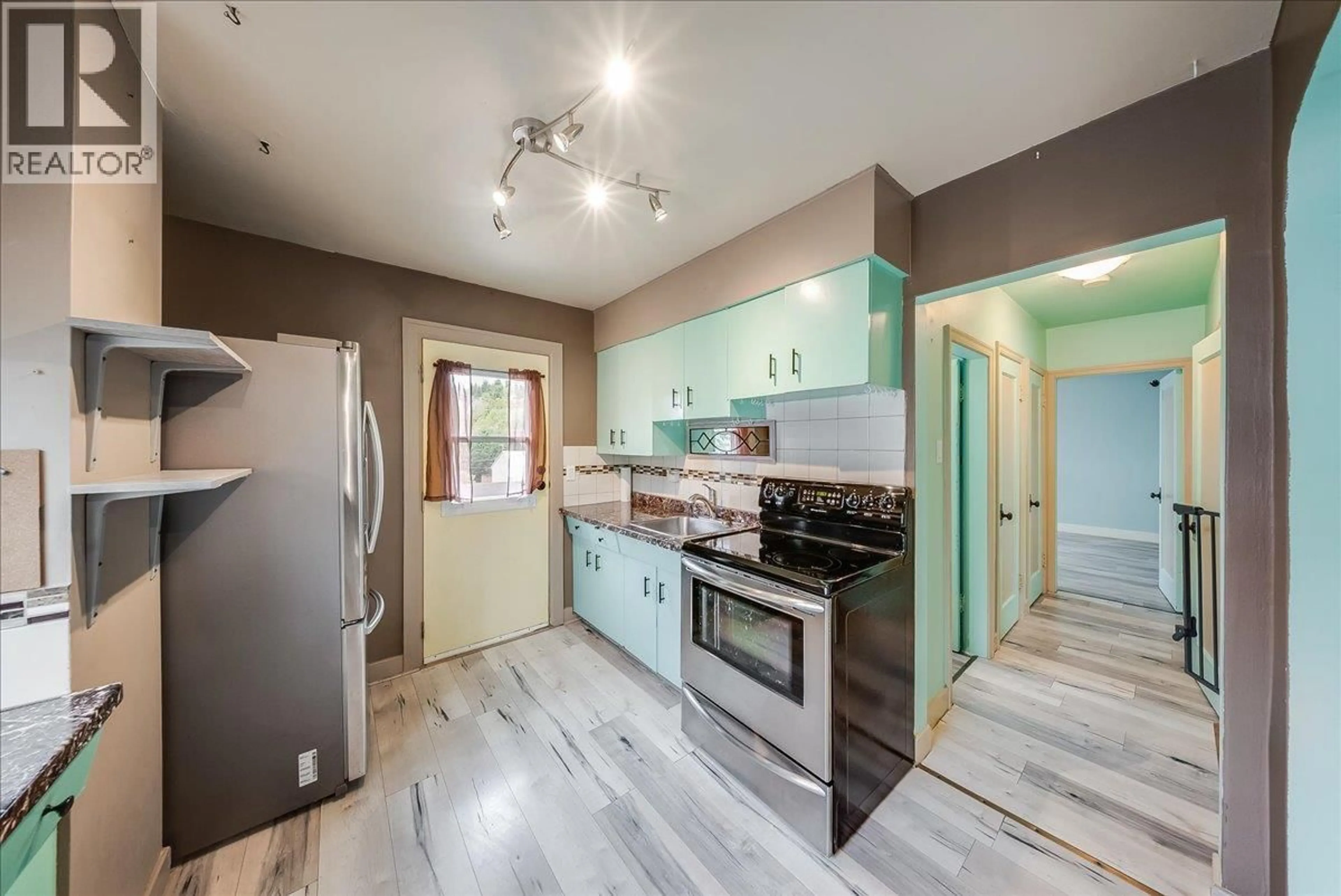 Open concept kitchen, unknown for 936 THACKERAY STREET, Warfield British Columbia V1R2C2
