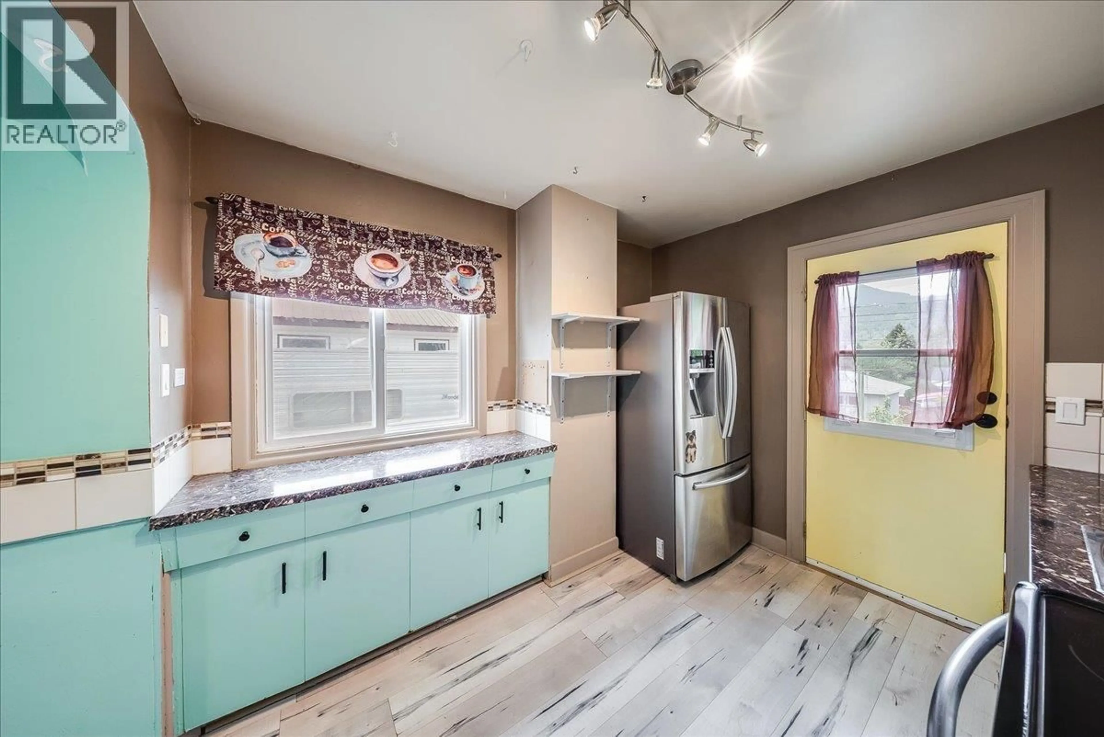 Open concept kitchen, unknown for 936 THACKERAY STREET, Warfield British Columbia V1R2C2